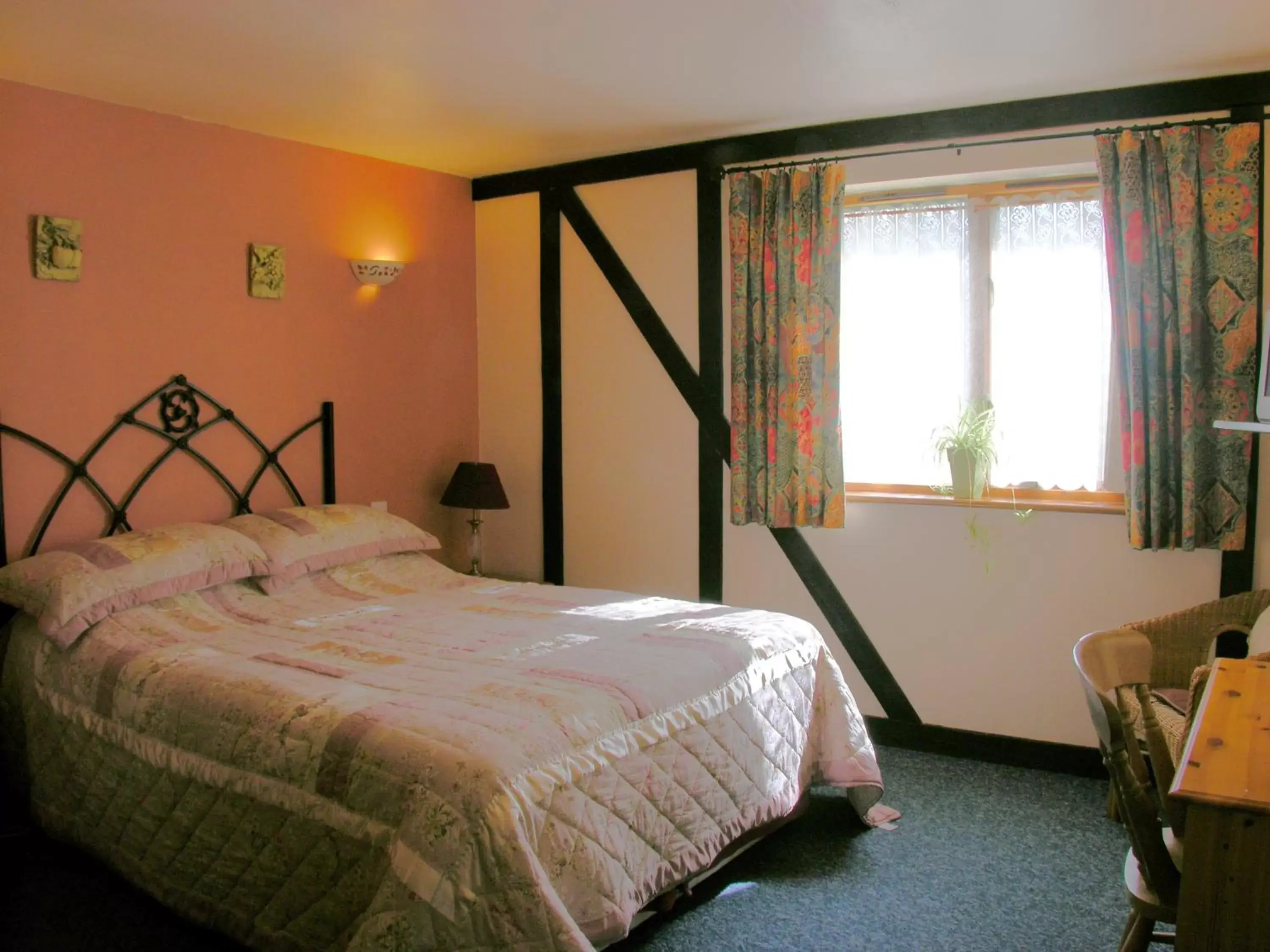 Day, Bed in Six Bells Inn