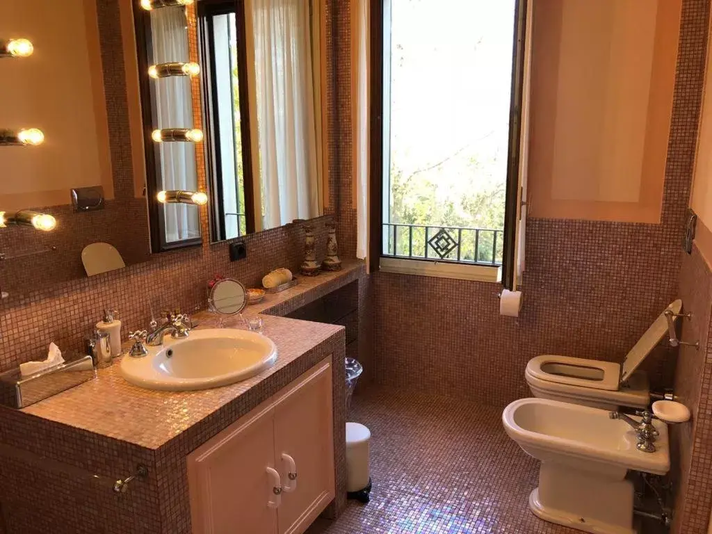 Bathroom in Villa delle palme B&B 5 stelle