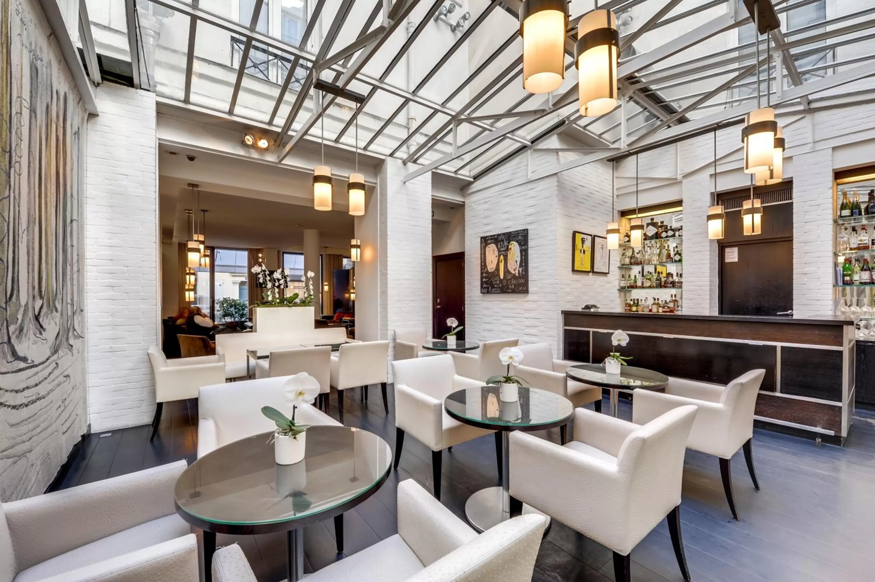 Restaurant/places to eat in Le A