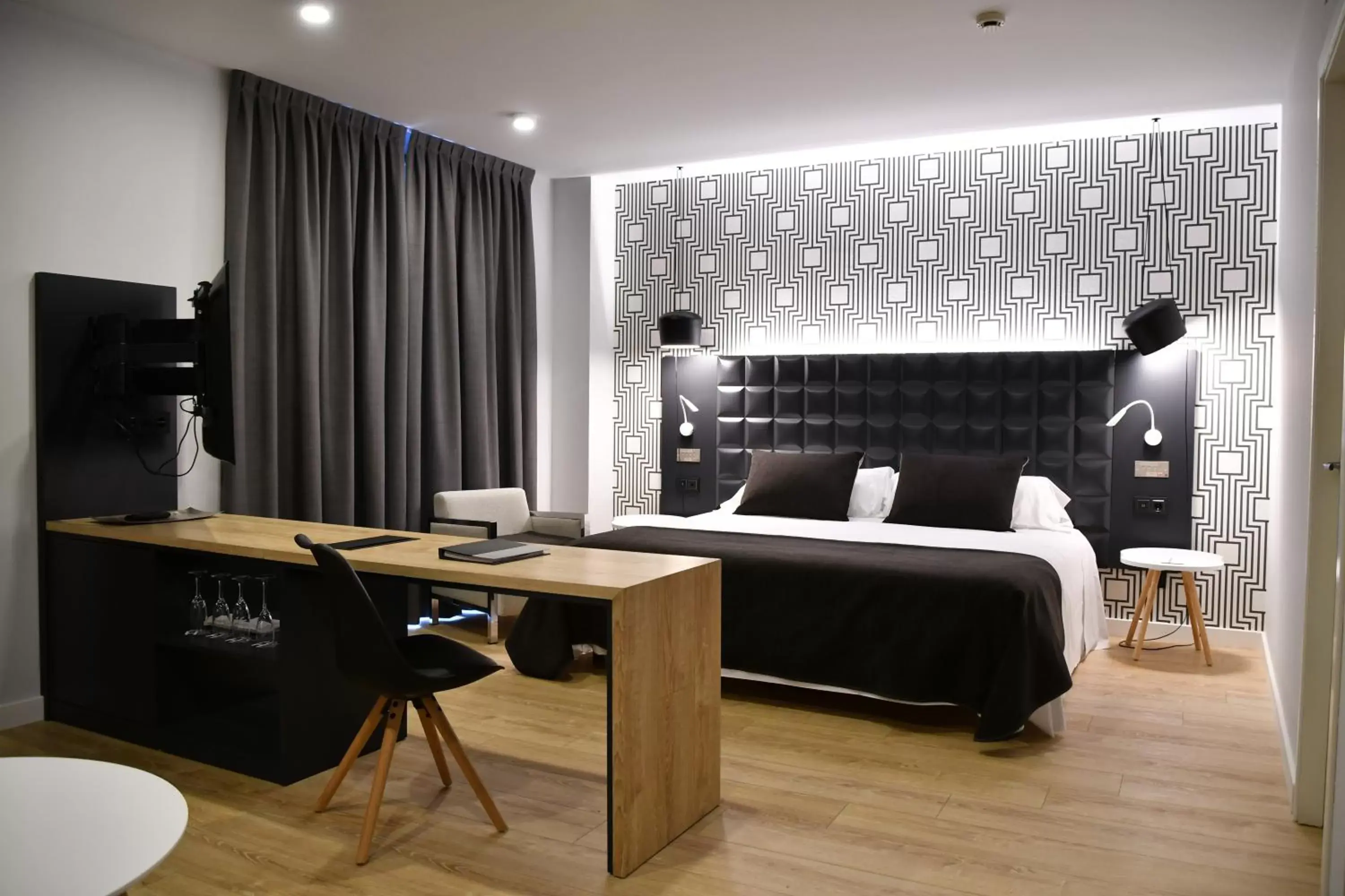 Bedroom, TV/Entertainment Center in Hotel Class Valls