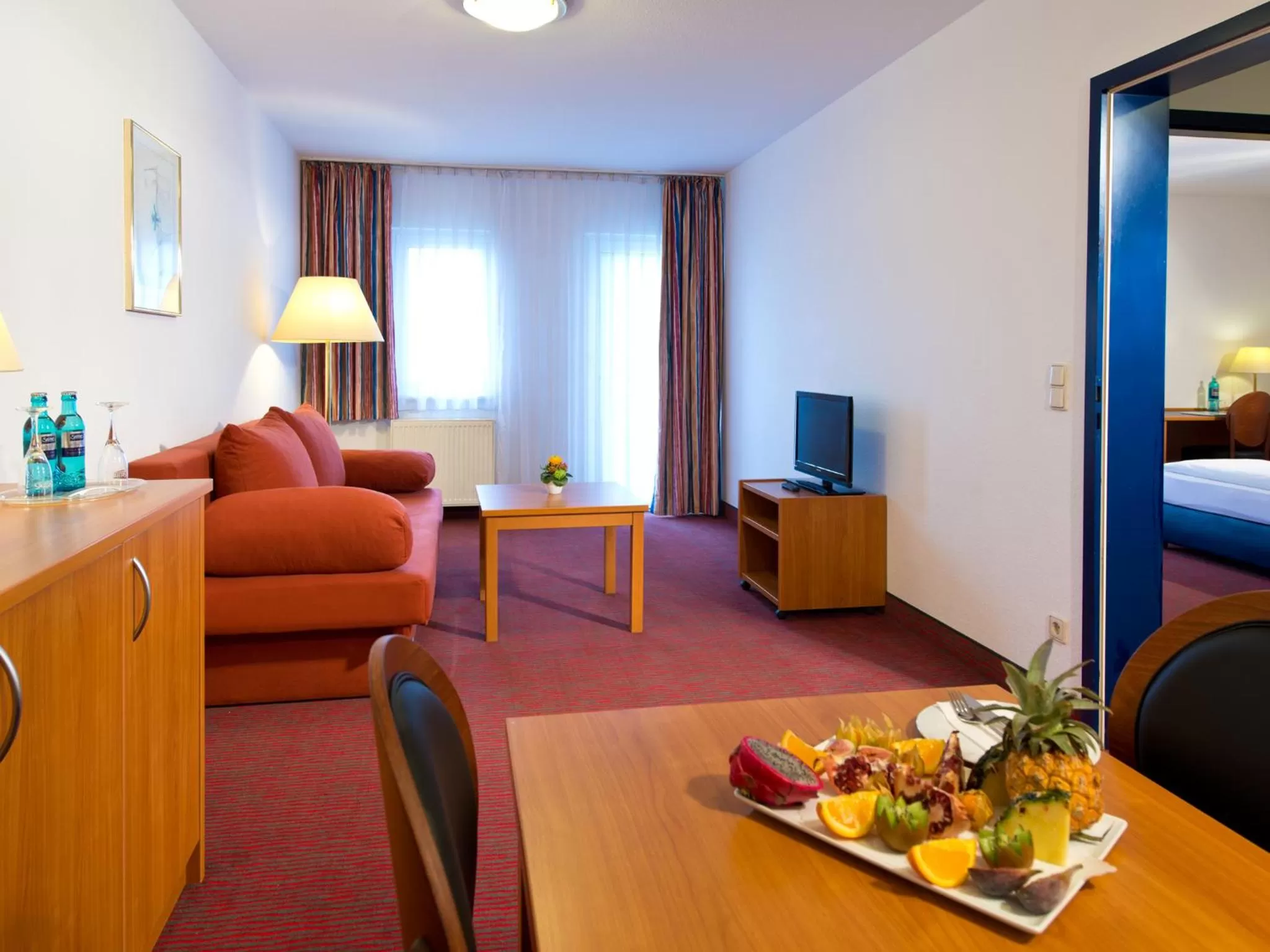 Living room, Bed in ACHAT Hotel Darmstadt Griesheim