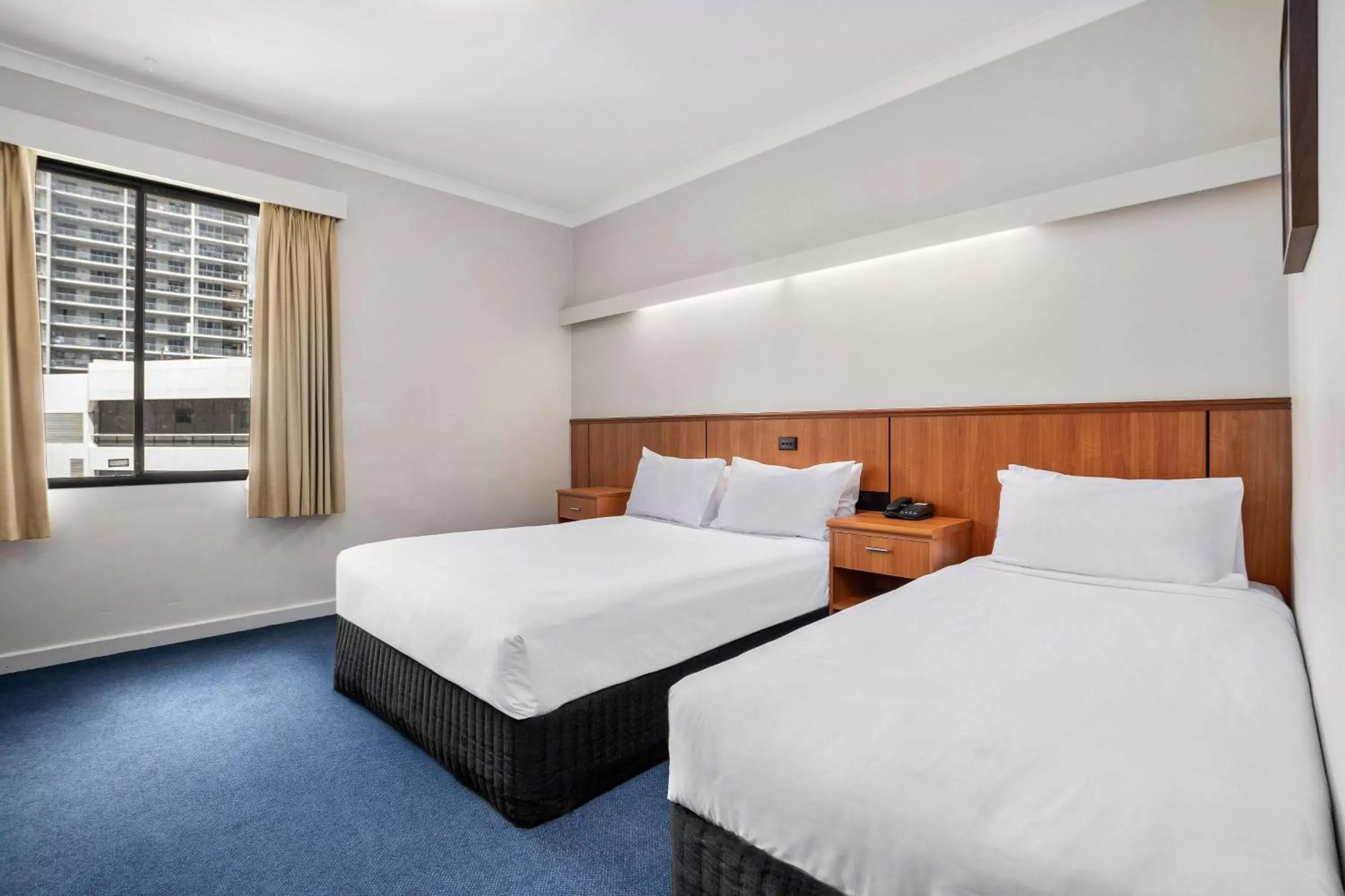 Bedroom, Bed in Metro Hotel Perth City