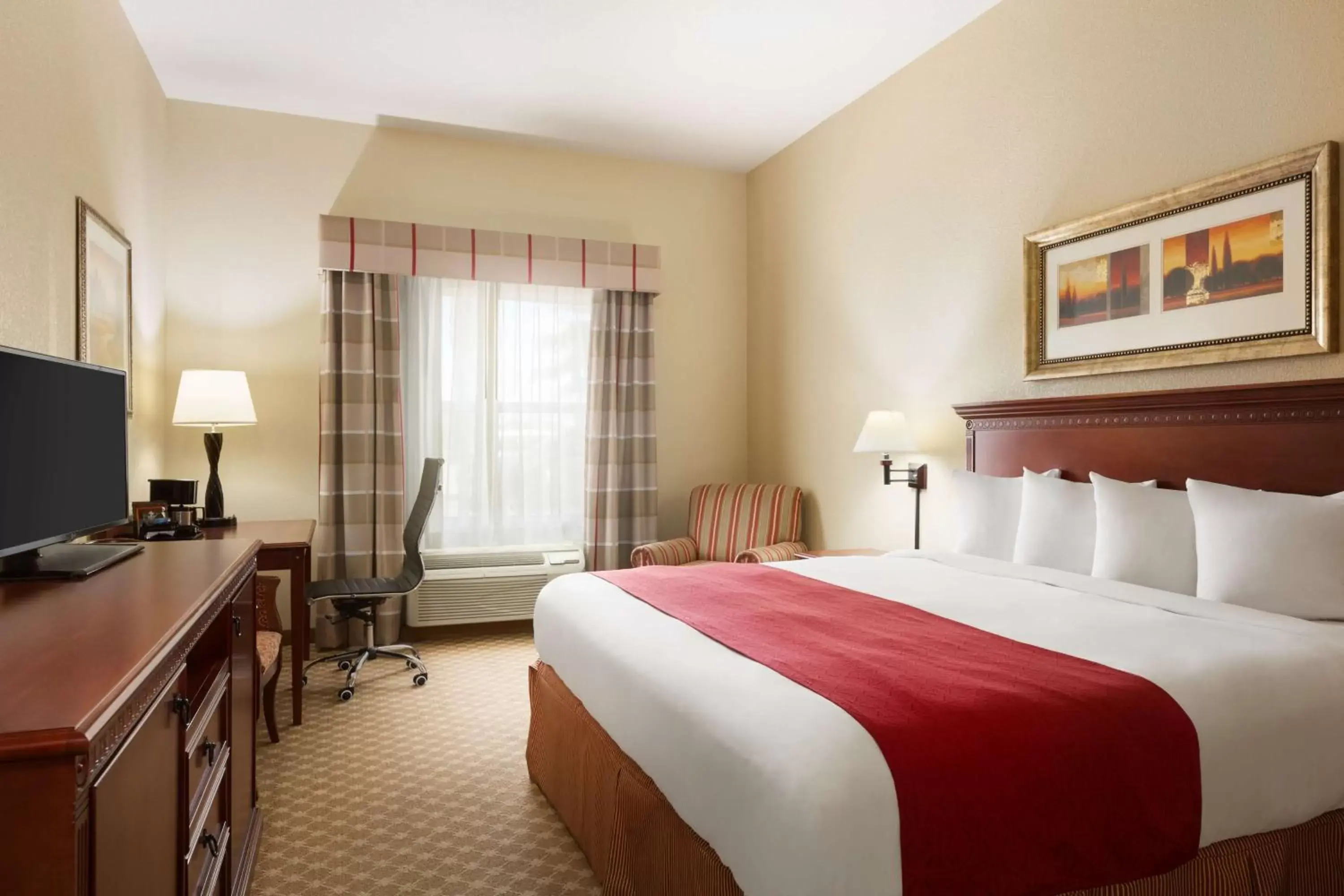 Photo of the whole room, Bed in Country Inn & Suites by Radisson, Macon North, GA