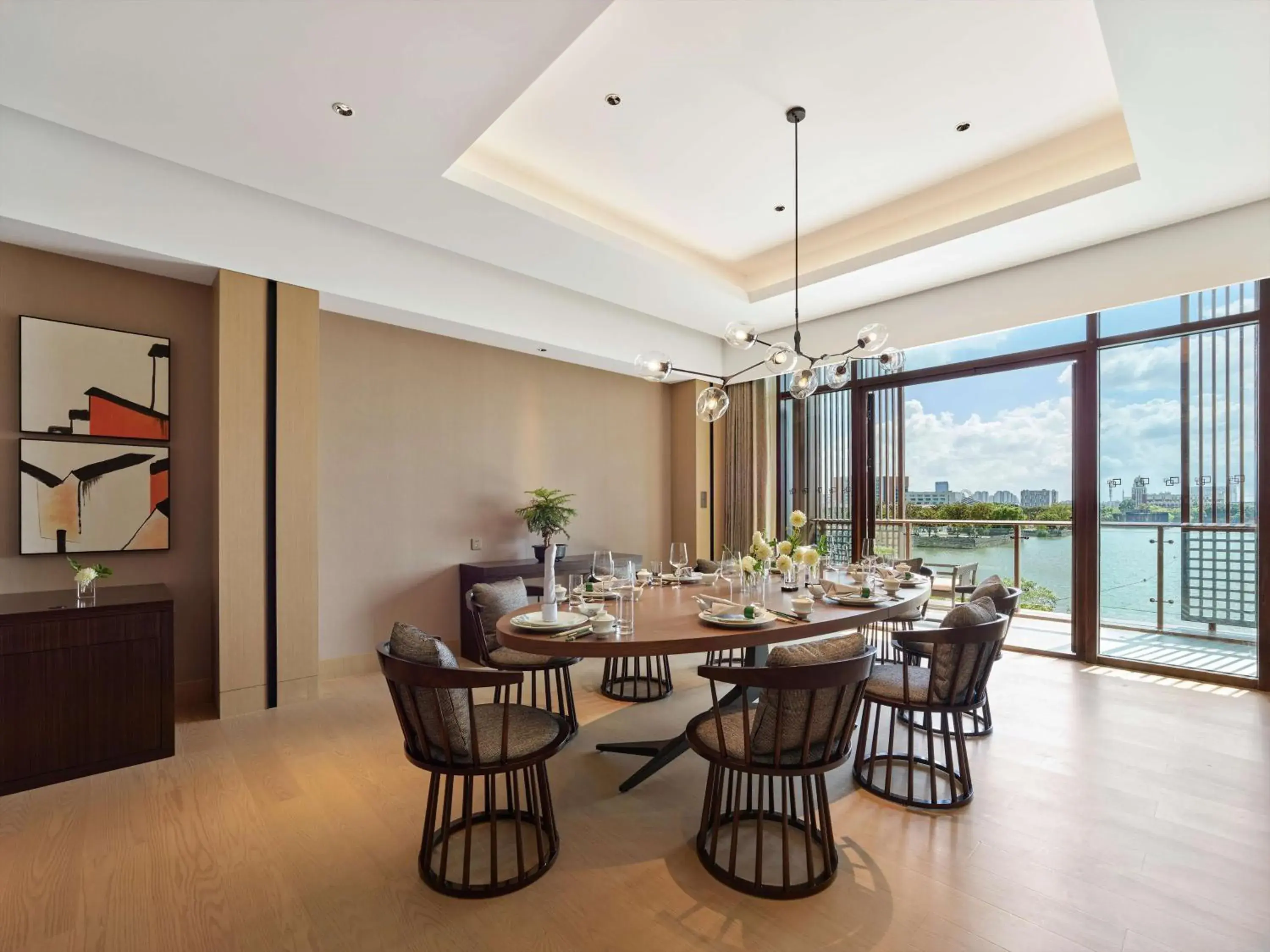 Living room, Dining Area in Hilton Shanghai Songjiang Guangfulin