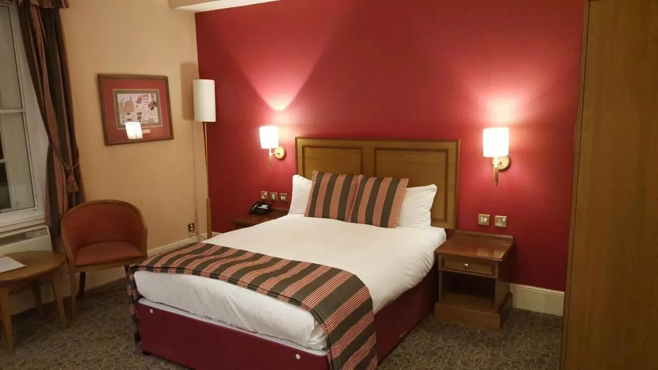 Bed in The Catherine Wheel Wetherspoon Hotel