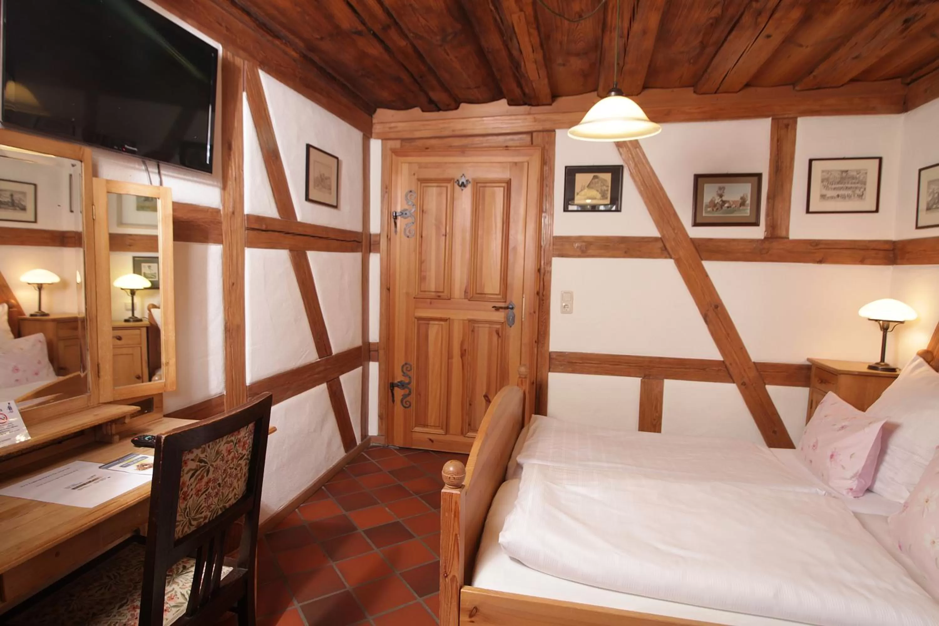 Bedroom, Bed in Hotel und Gasthof Ritter St. Georg