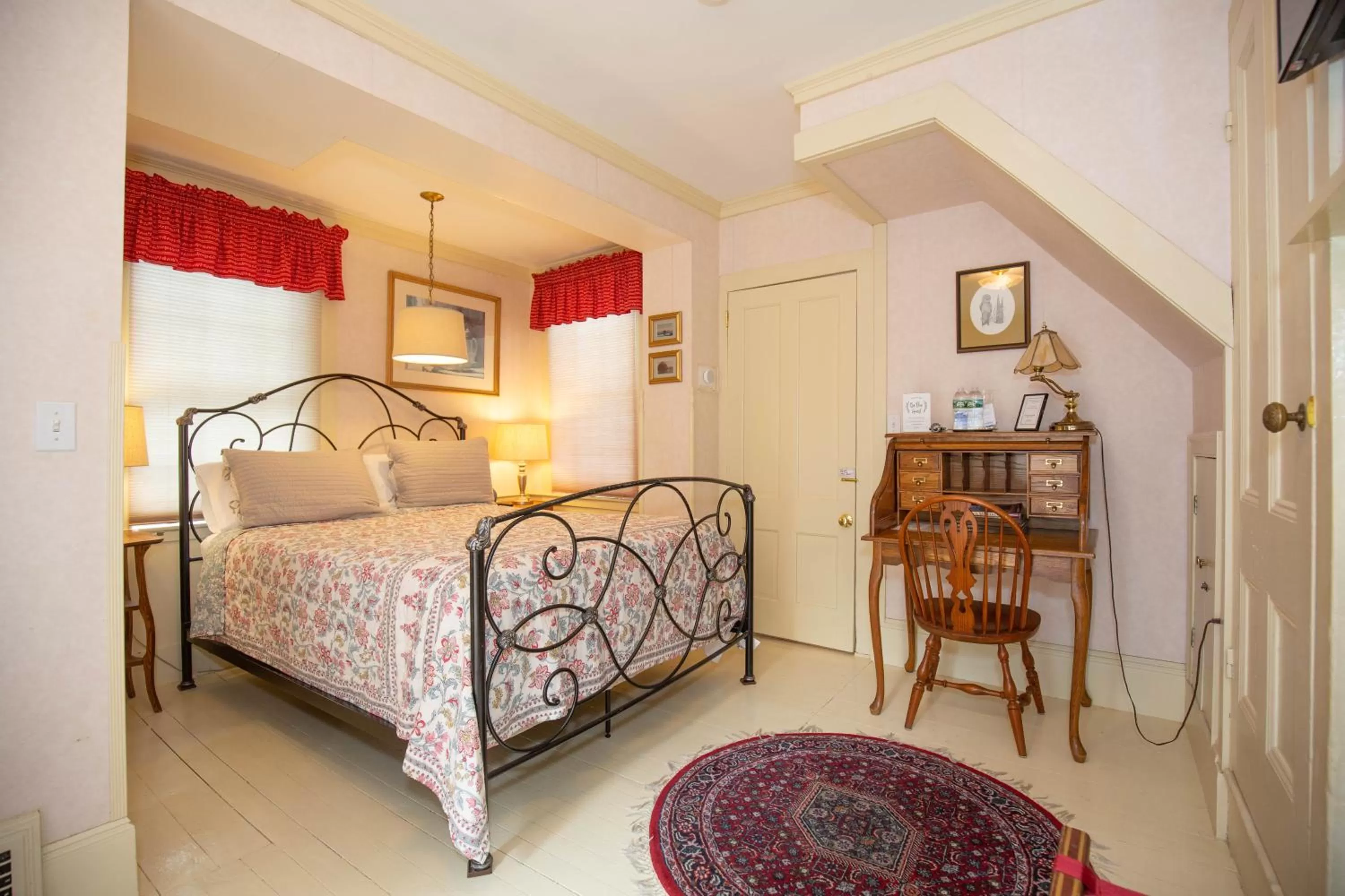 Bedroom, Bed in Clark Currier Inn