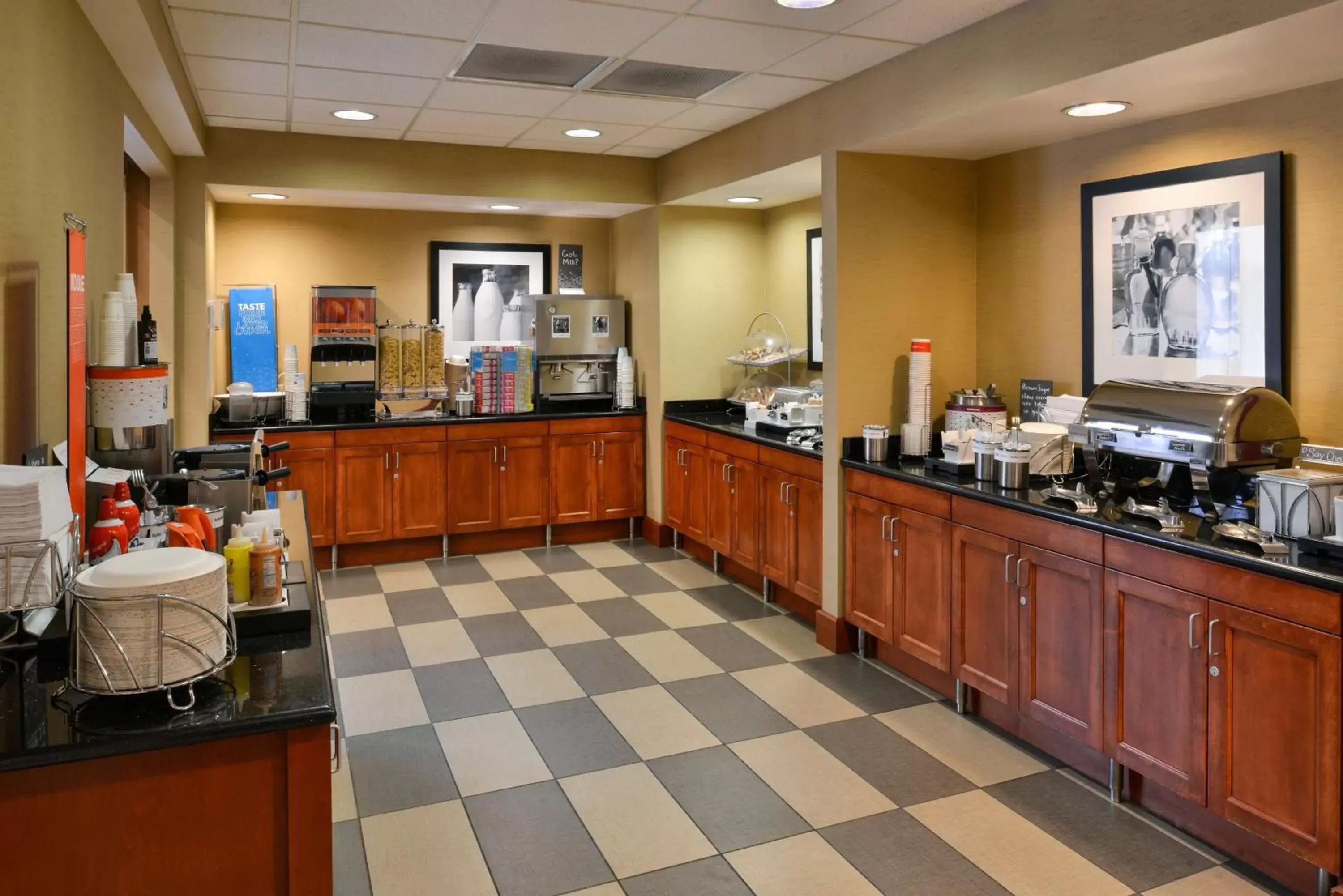 Dining area, Restaurant/Places to Eat in Hampton Inn & Suites Tacoma