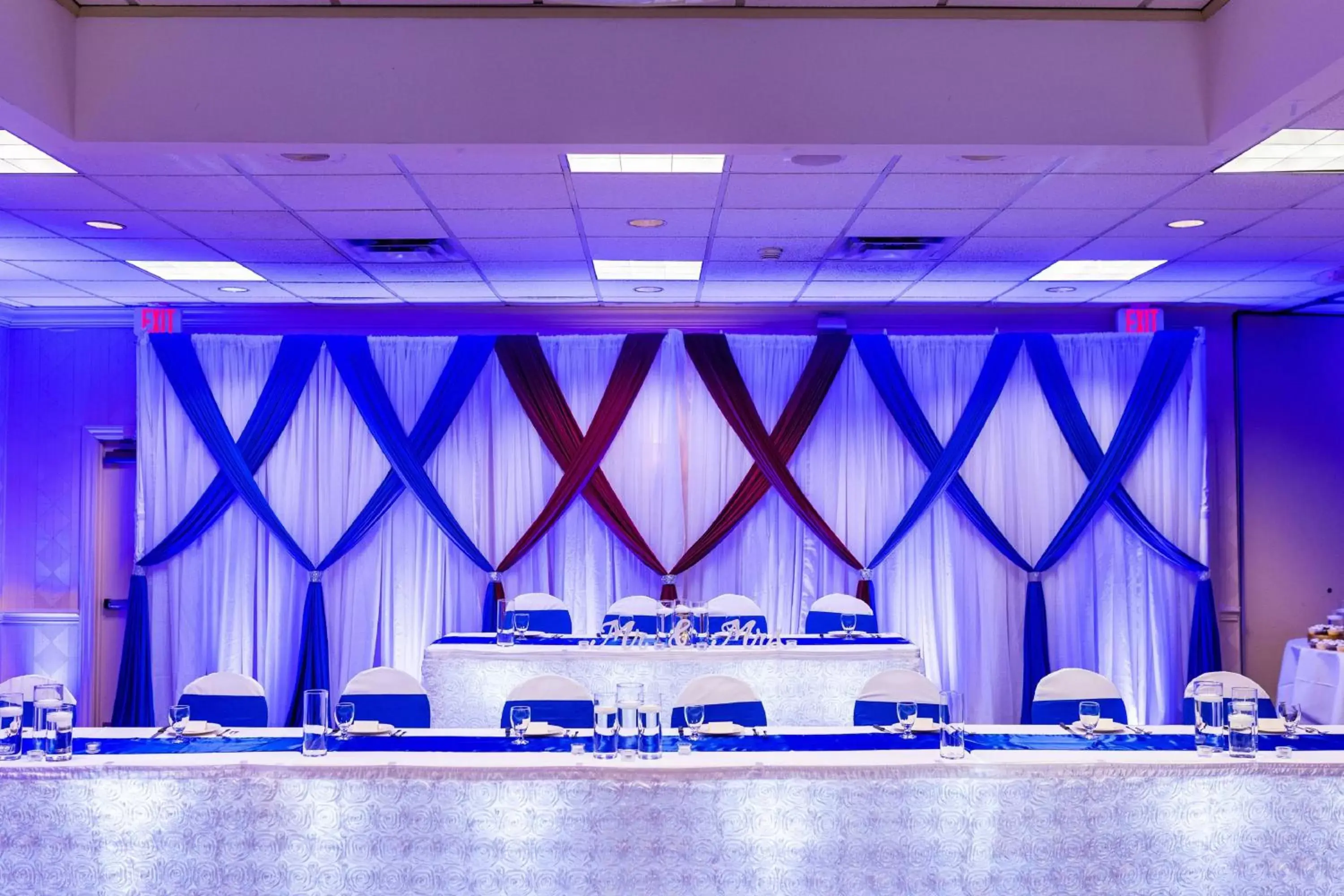 Banquet/Function facilities, Swimming Pool in Holiday Inn Weirton-Steubenville Area