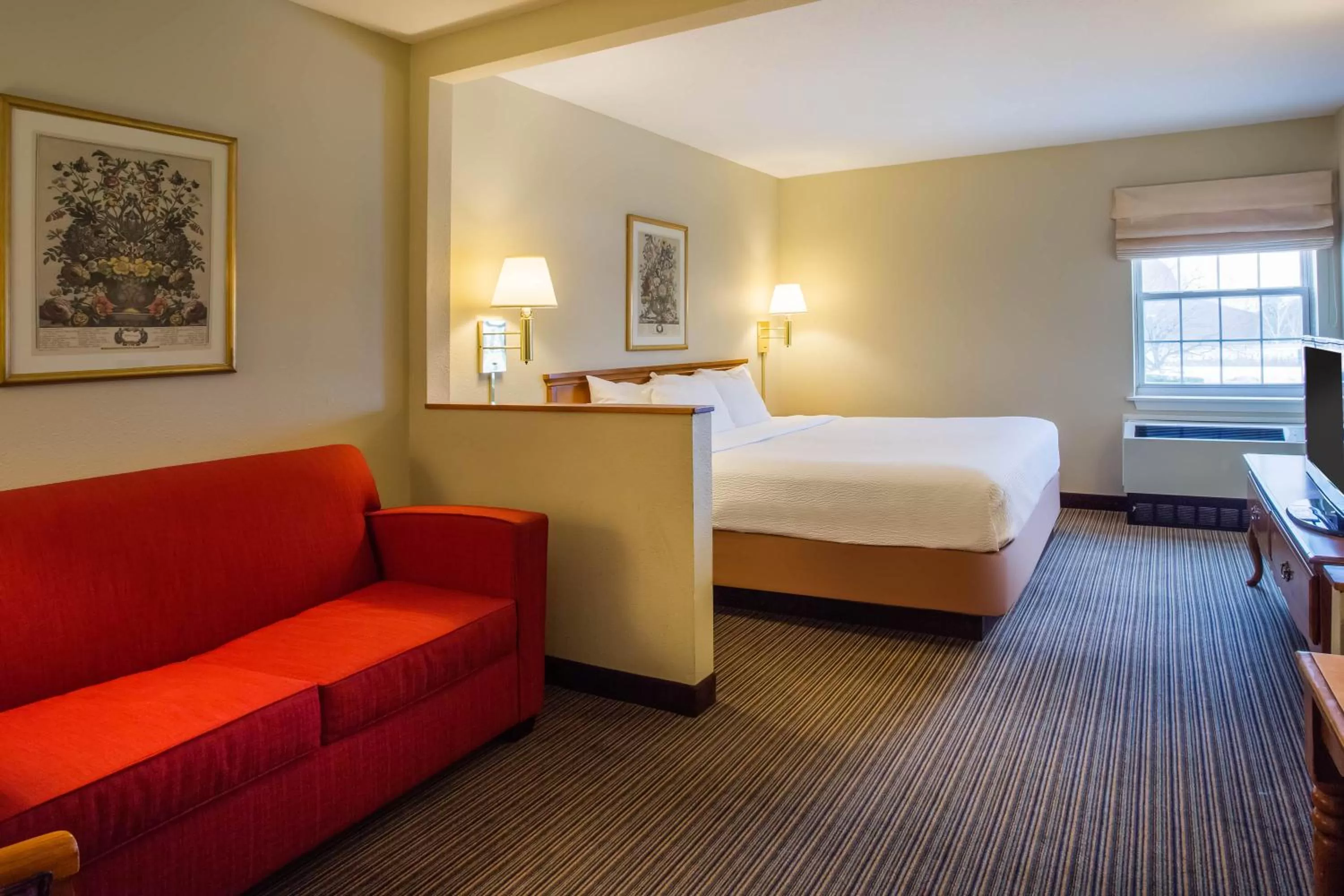 Deluxe King Suite - Non-Smoking in La Quinta by Wyndham St. Albans