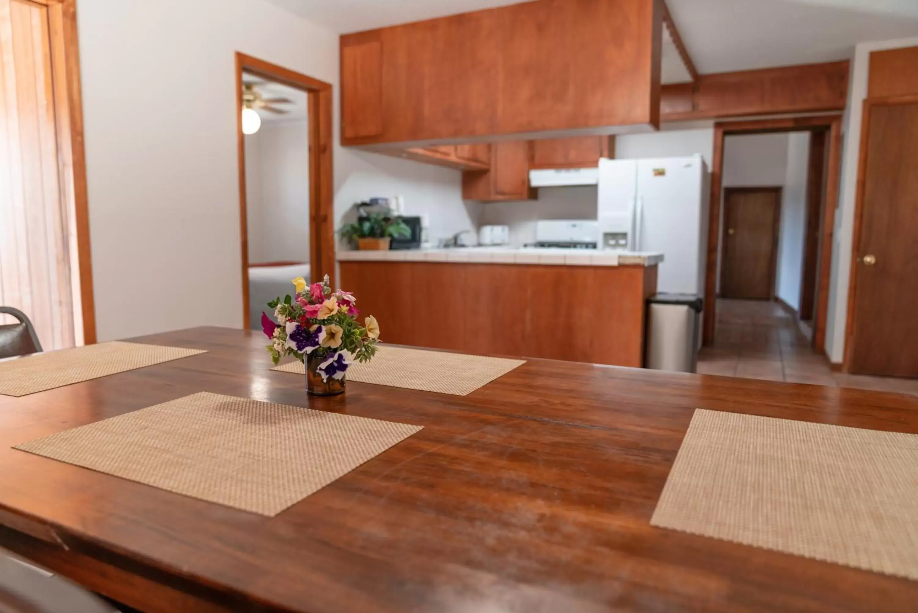 Kitchen/Kitchenette in Riviera Motor Lodge