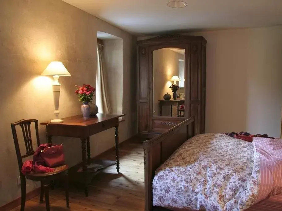 Comfort Triple Room in Chambres d'hôtes-Les Chambres de Mado