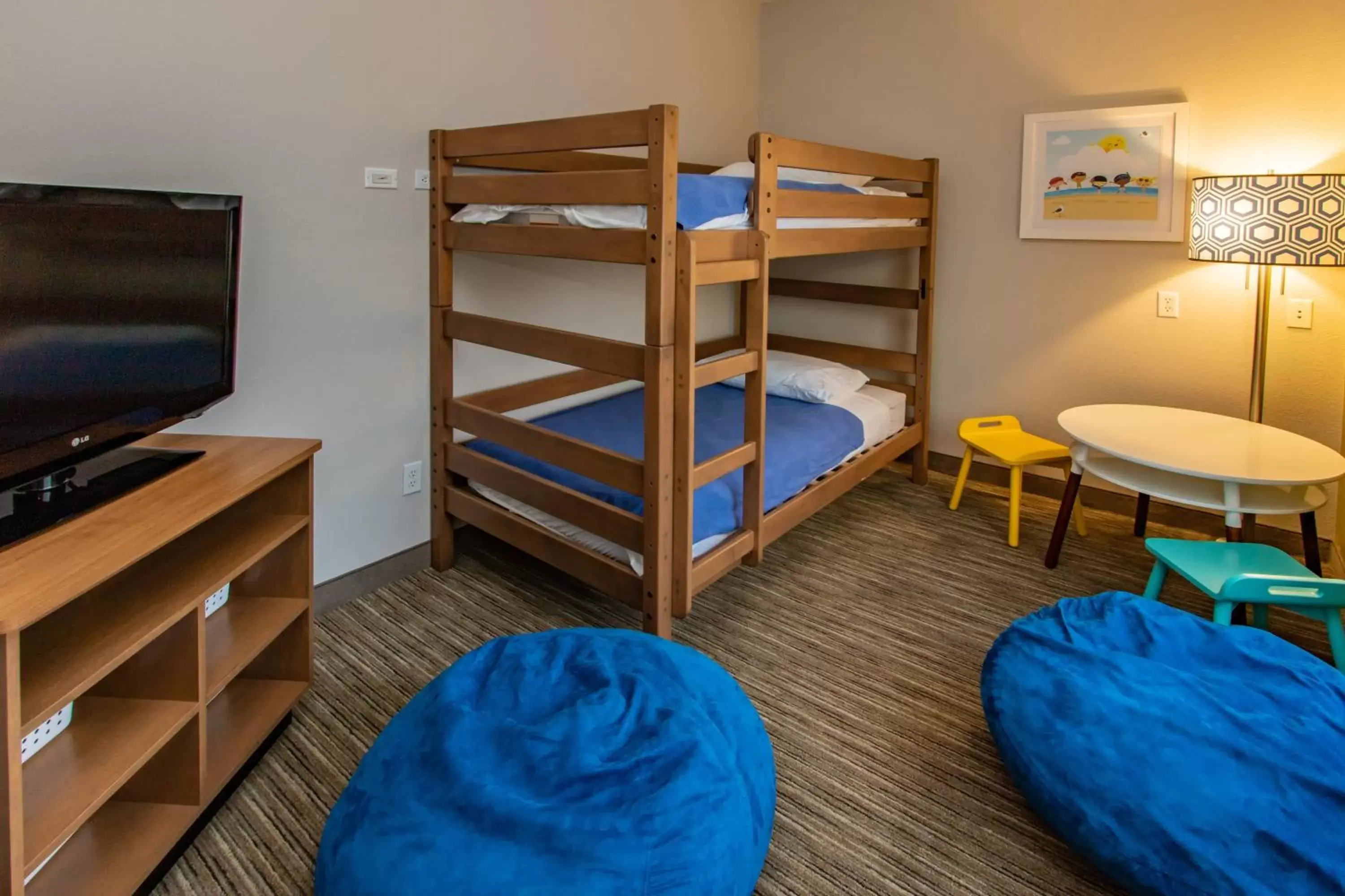 Bedroom, Bunk Bed in Holiday Inn Express Hotel & Suites Roseville - Galleria Area, an IHG Hotel