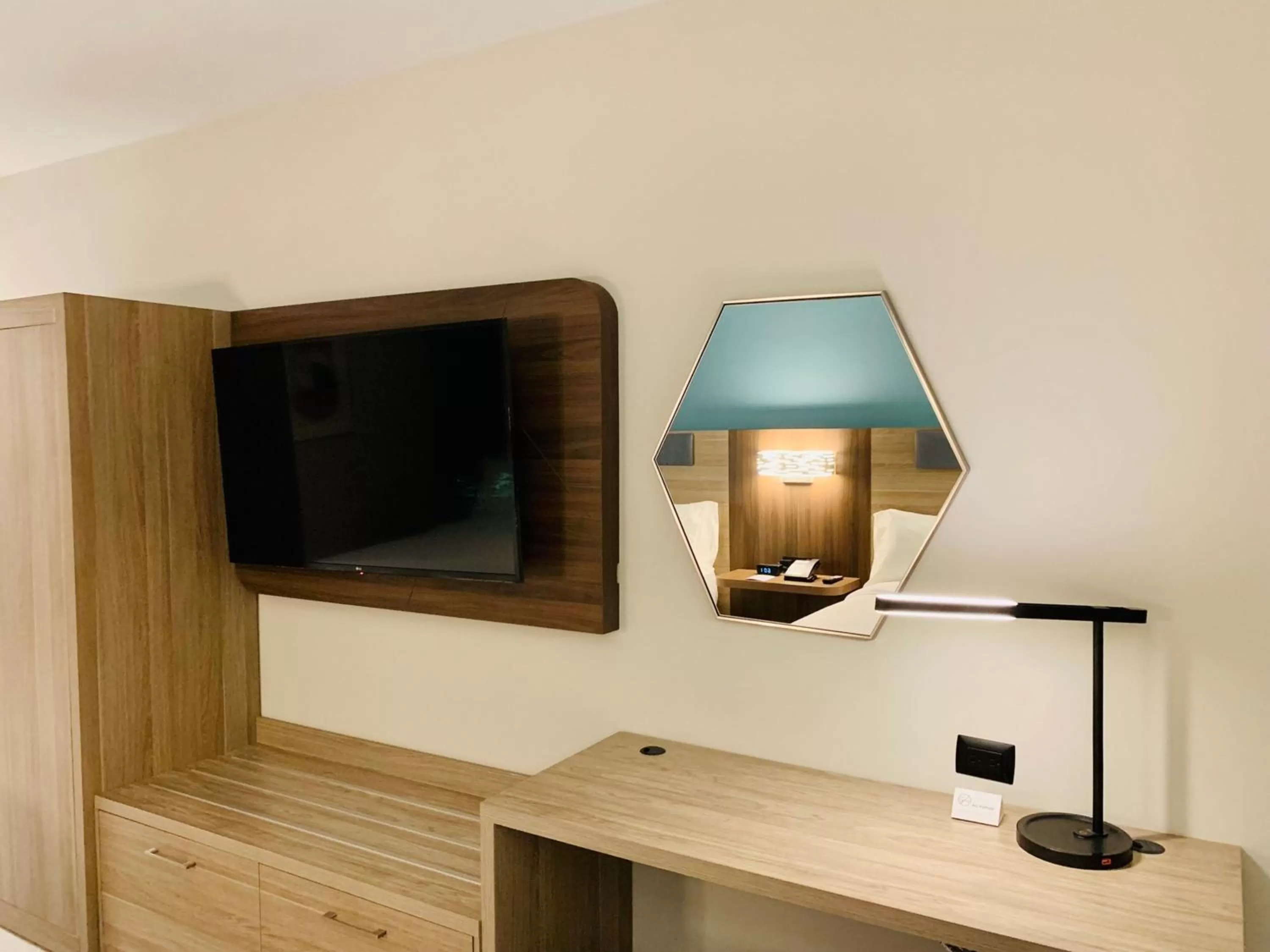 Photo of the whole room in Holiday Inn Express - Guadalajara Vallarta Poniente by IHG