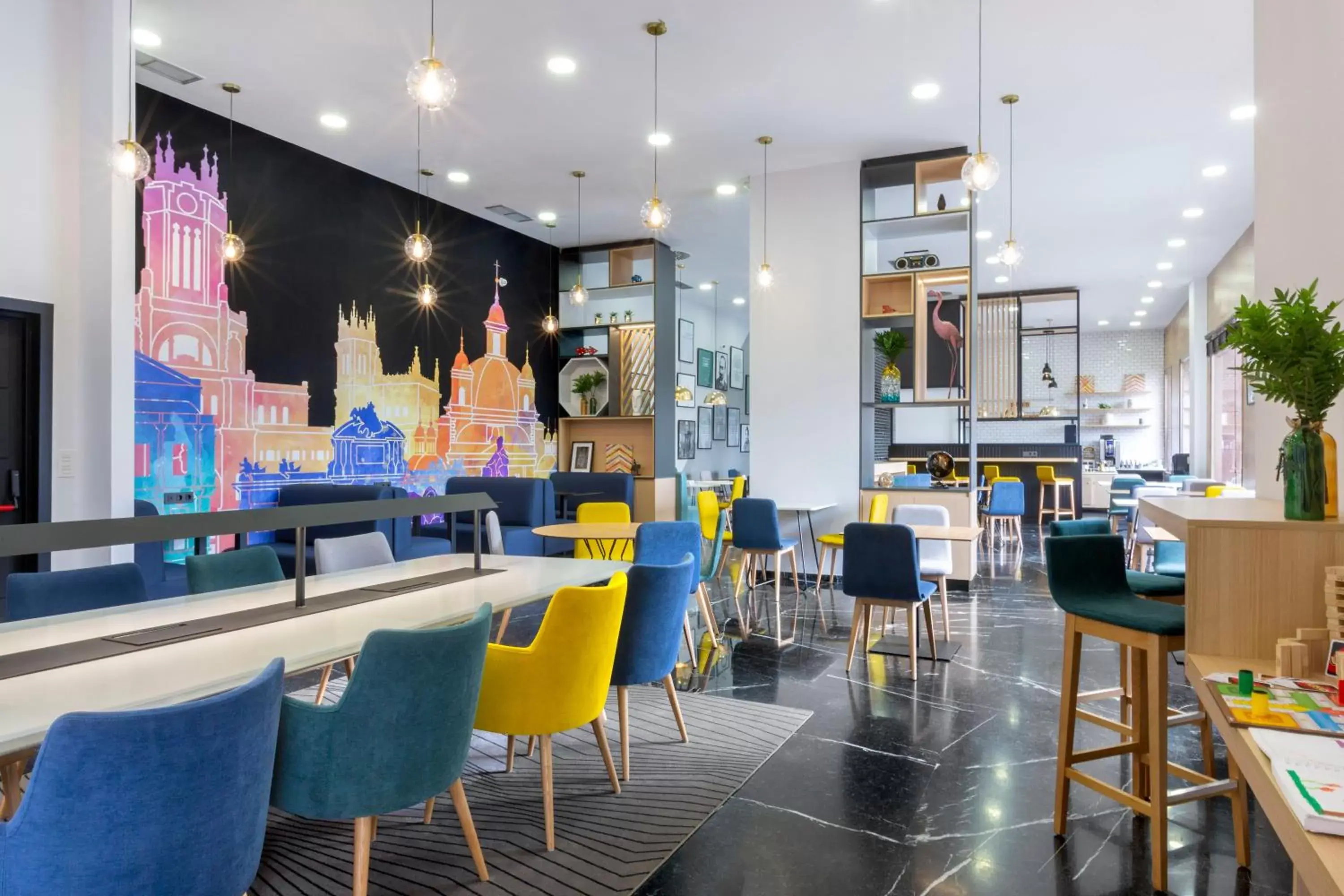 Lounge or bar, Restaurant/Places to Eat in Holiday Inn Madrid - Las Tablas, an IHG Hotel