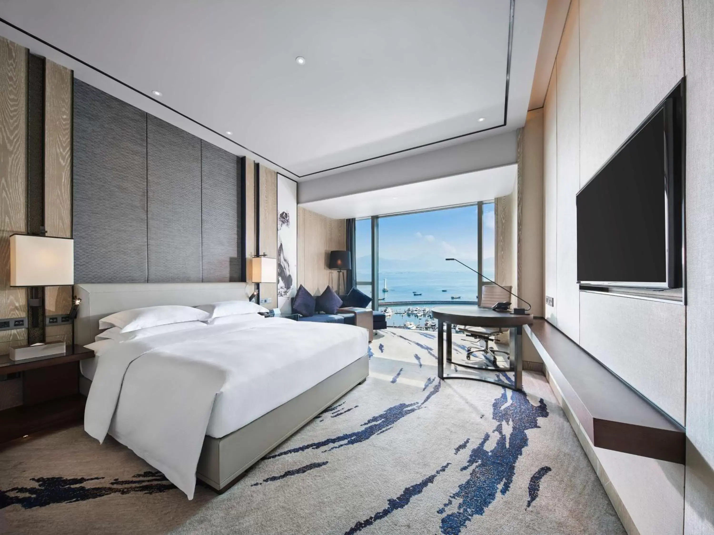Bed in Hilton Shenzhen Shekou Nanhai