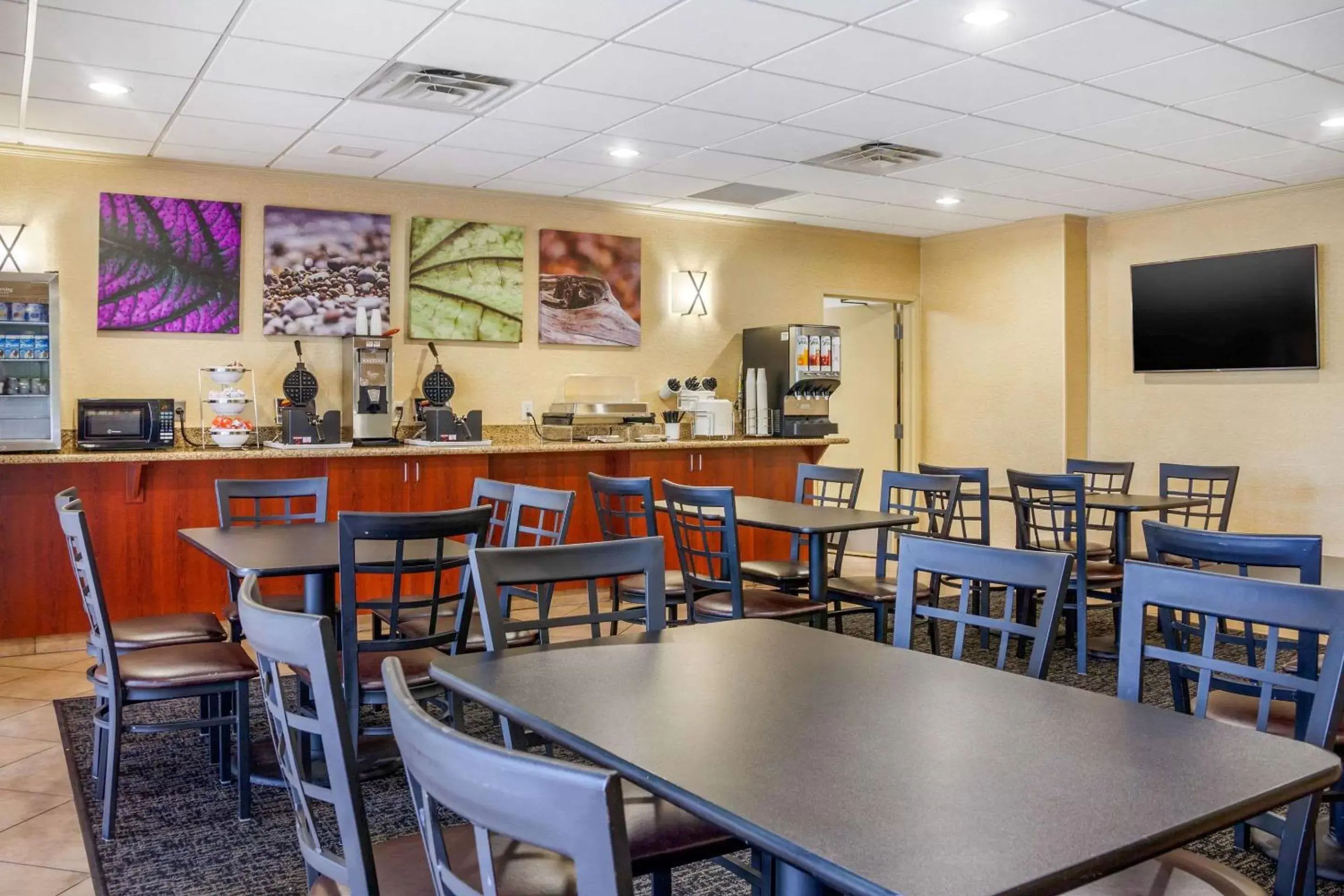 Restaurant/Places to Eat in Sleep Inn & Suites Airport Milwaukee