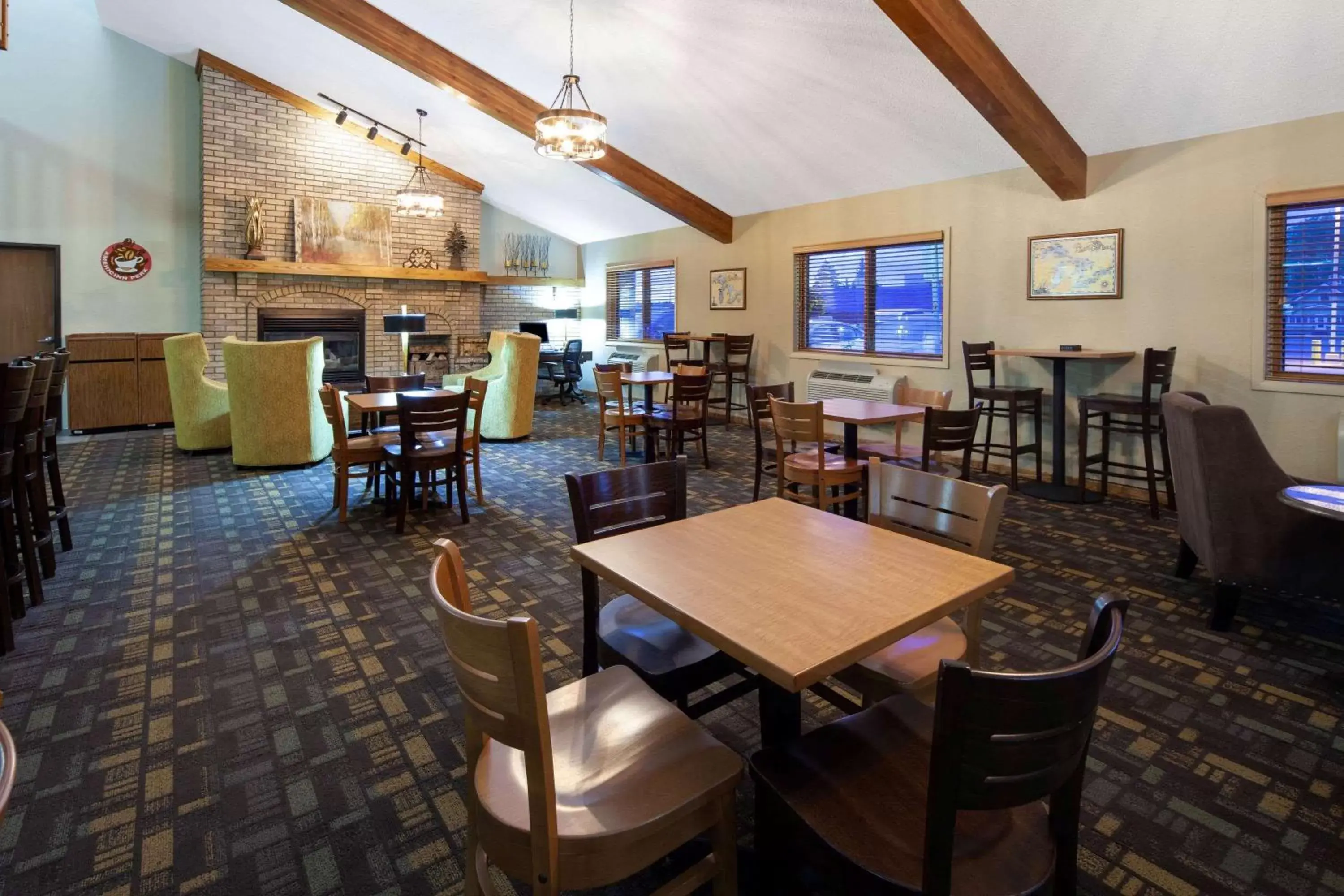 Lobby or reception, Restaurant/Places to Eat in AmericInn by Wyndham Ironwood