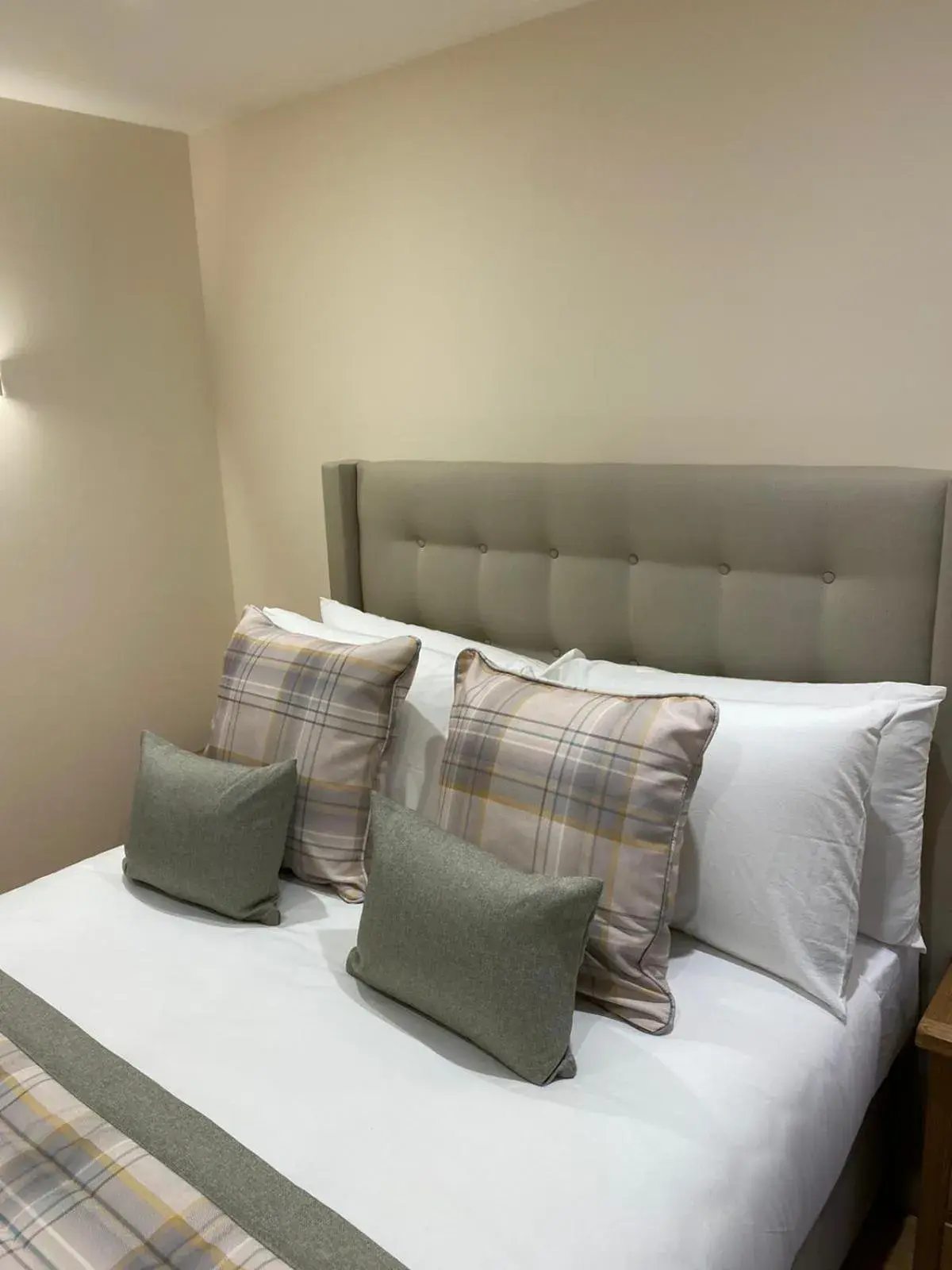 Bedroom, Seating Area in Waverley Inn Apartments