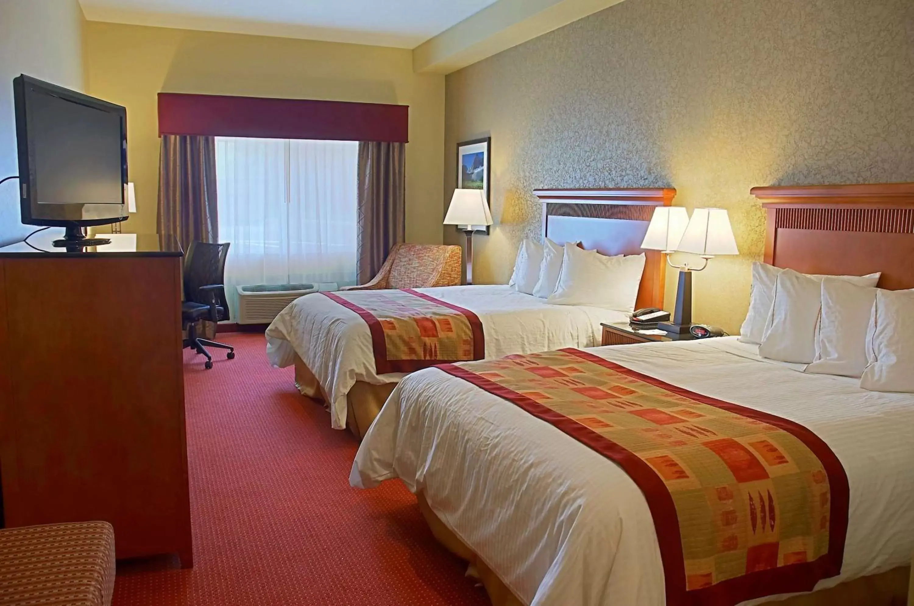 Photo of the whole room, Bed in Best Western Plus Canyon Pines
