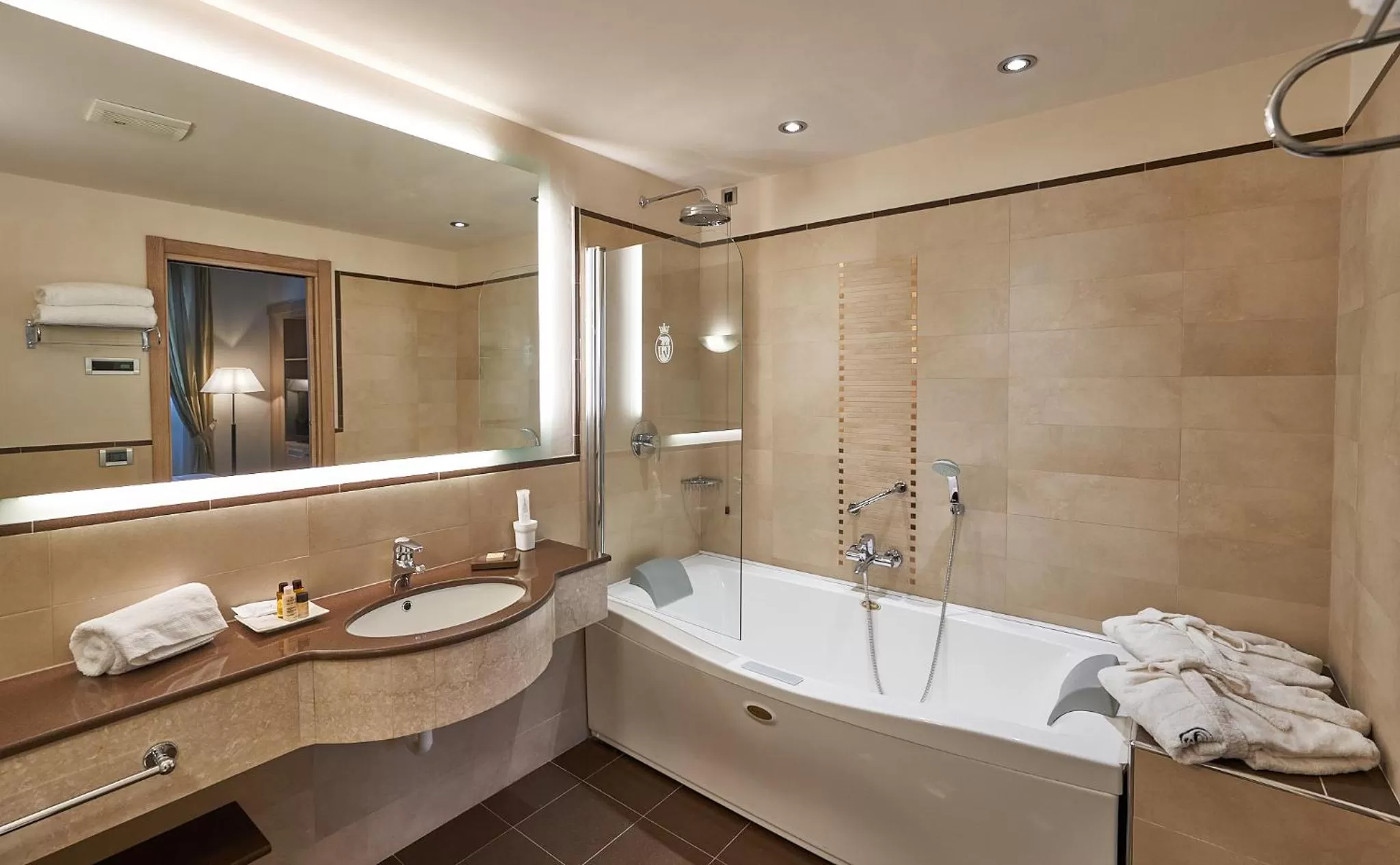 Hot Tub in Hotel Astoria