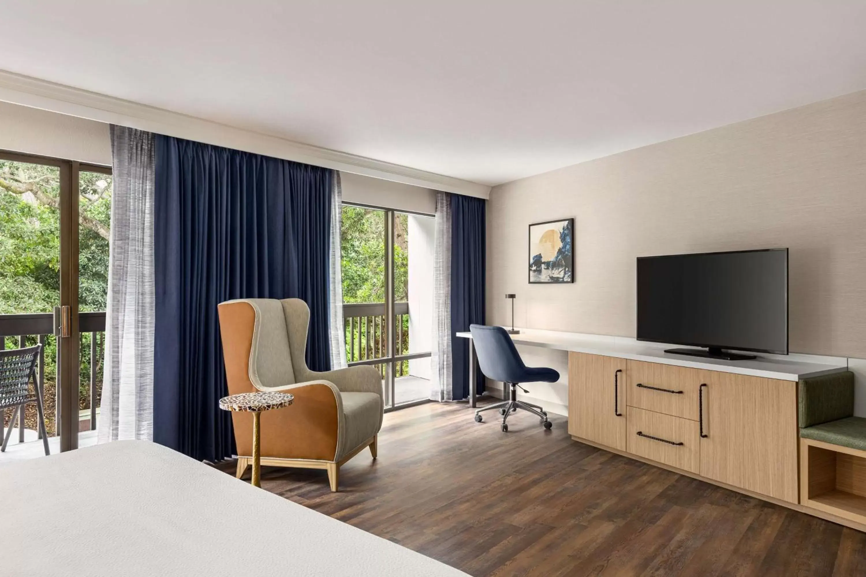 Bedroom, Seating Area in Hilton Garden Inn Monterey