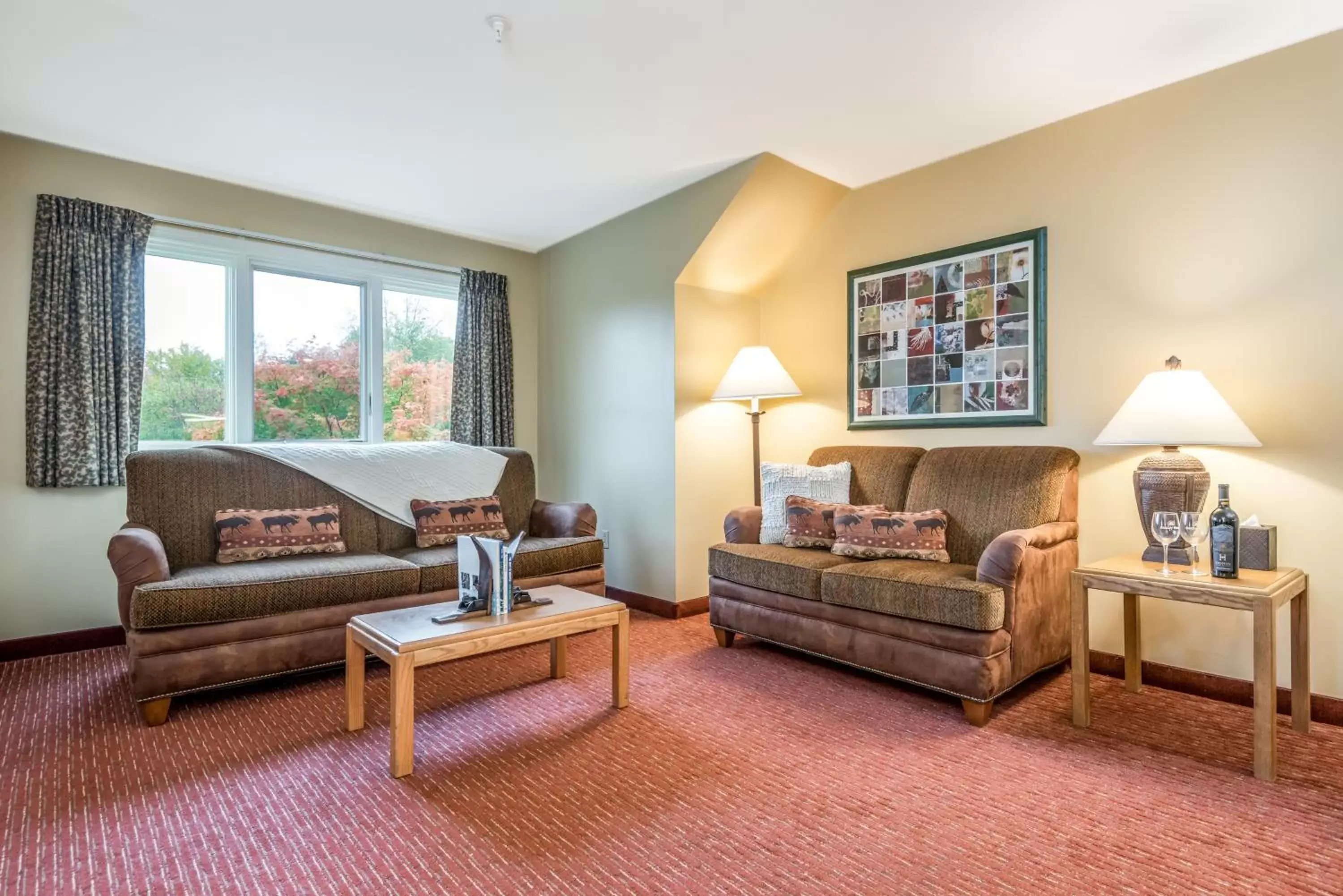 Living room, Seating Area in Grand Summit Hotel