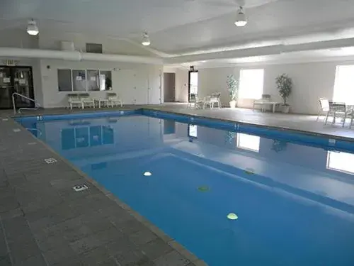 Swimming Pool in Boarders Inn & Suites by Cobblestone Hotels - Munising