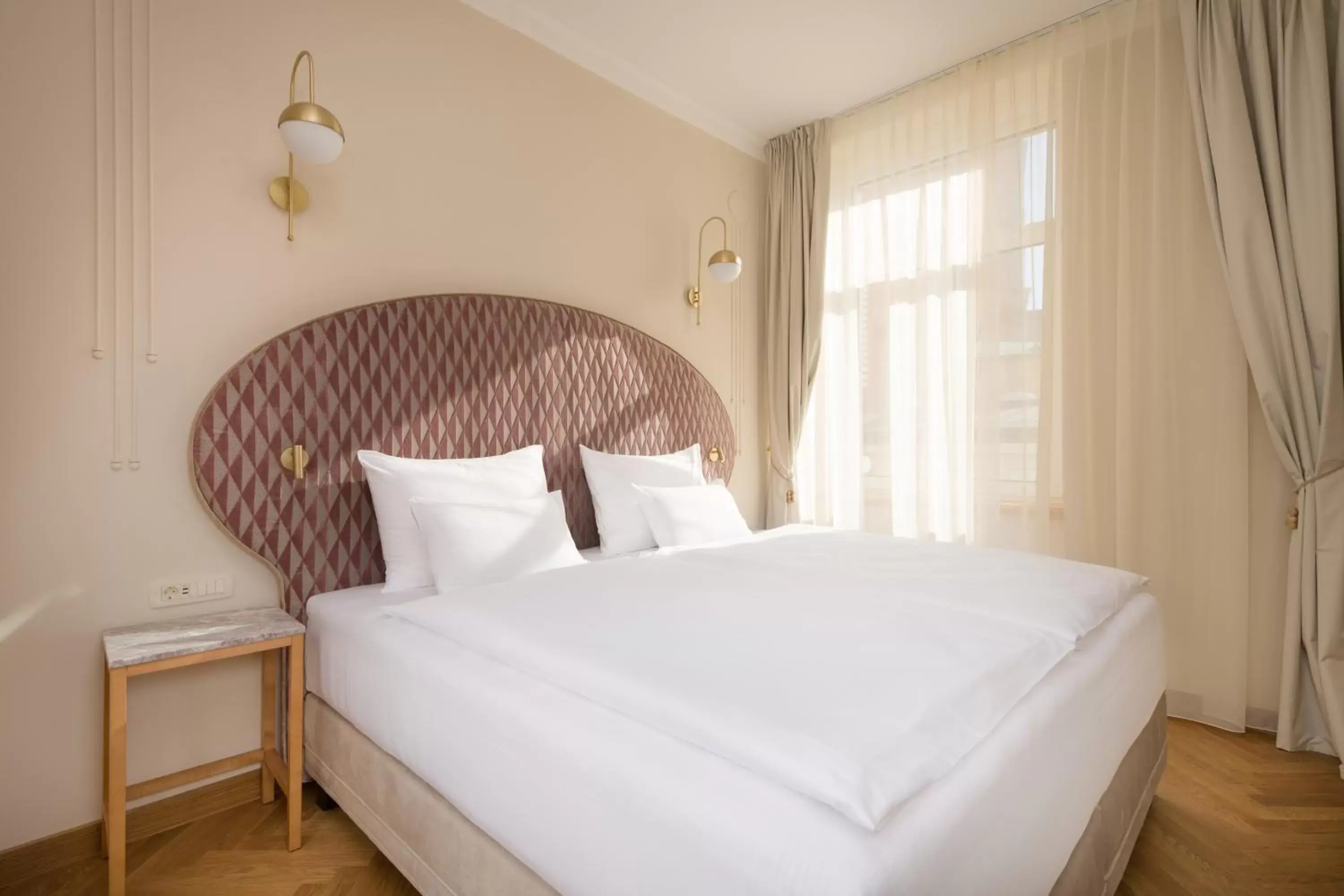 Bedroom, Bed in Grand Hotel Union Eurostars