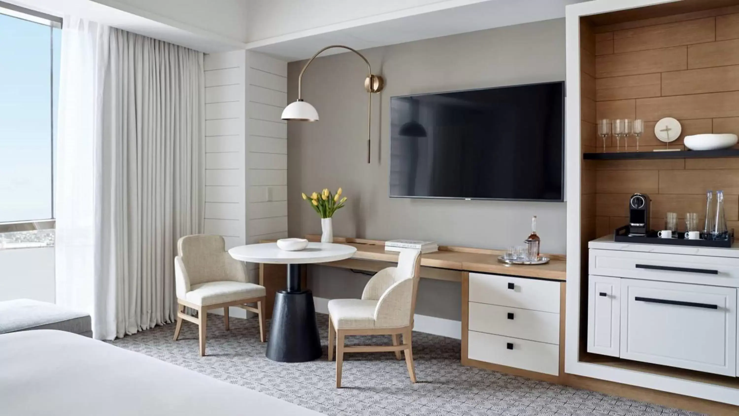 Dining area, TV/Entertainment Center in Four Seasons New Orleans