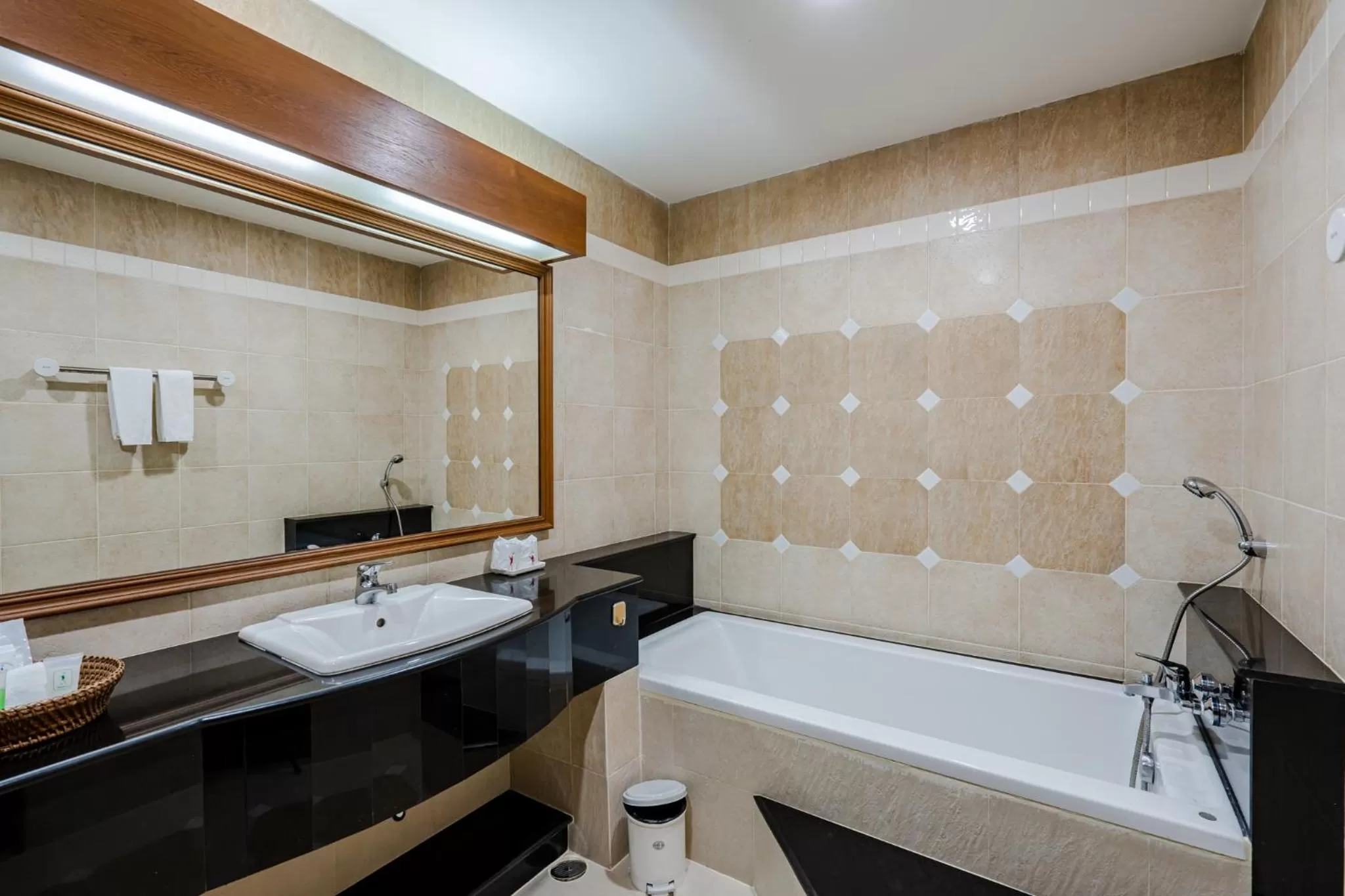 Bathroom in Whitehouse Condotel