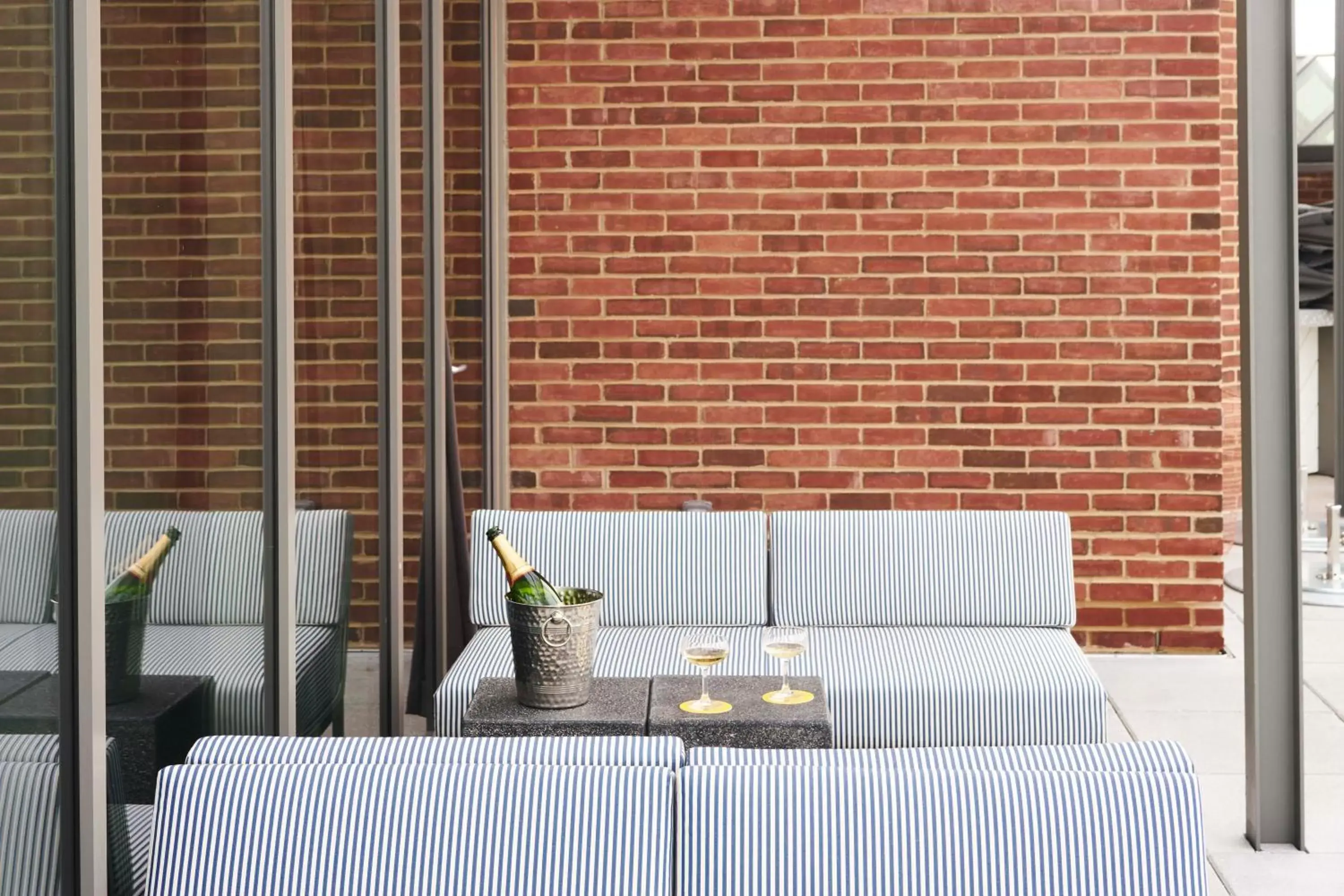 Restaurant/places to eat, Seating Area in The Robey, Chicago, a Member of Design Hotels