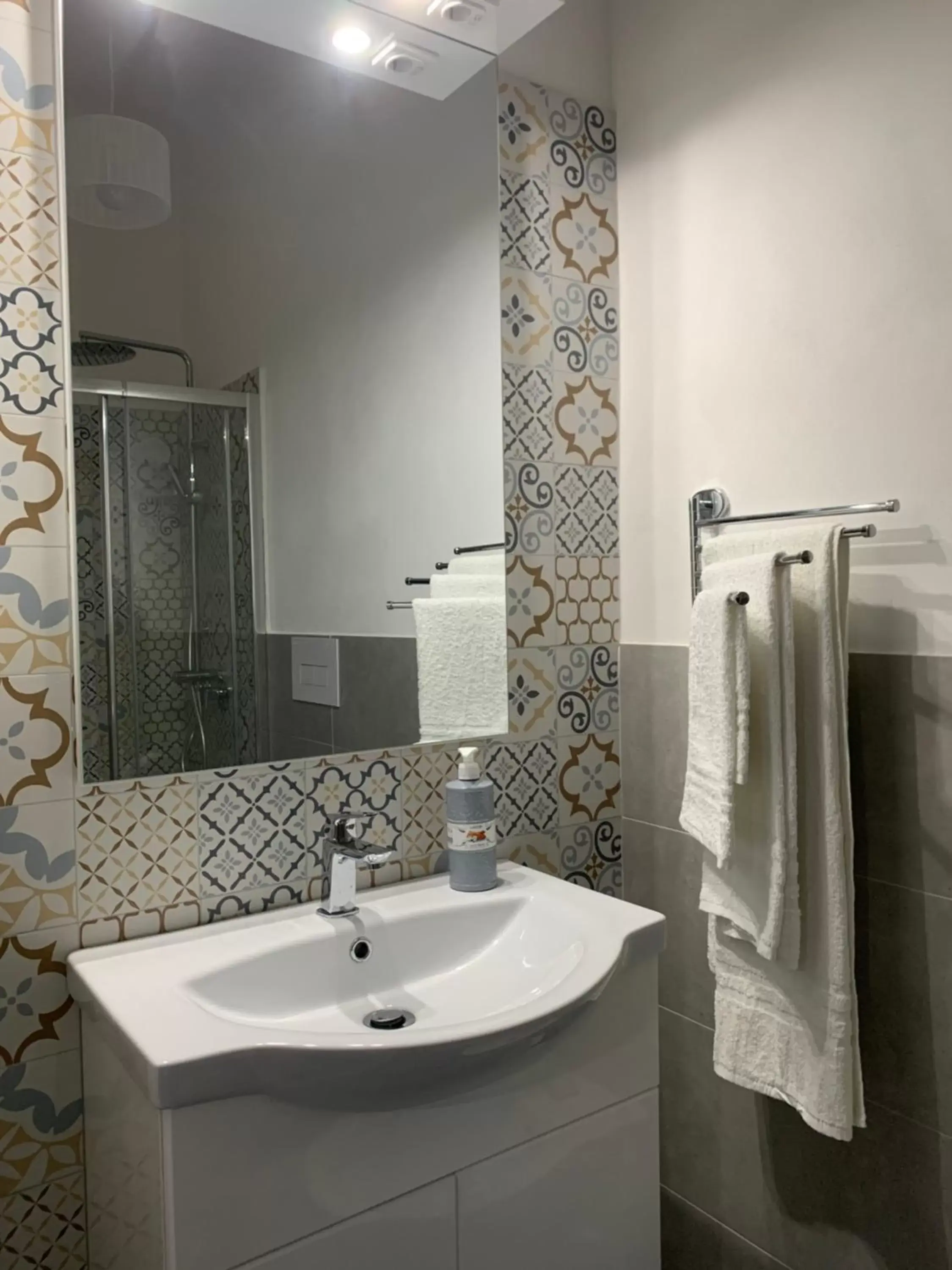 Shower, Bathroom in B&B Ramura