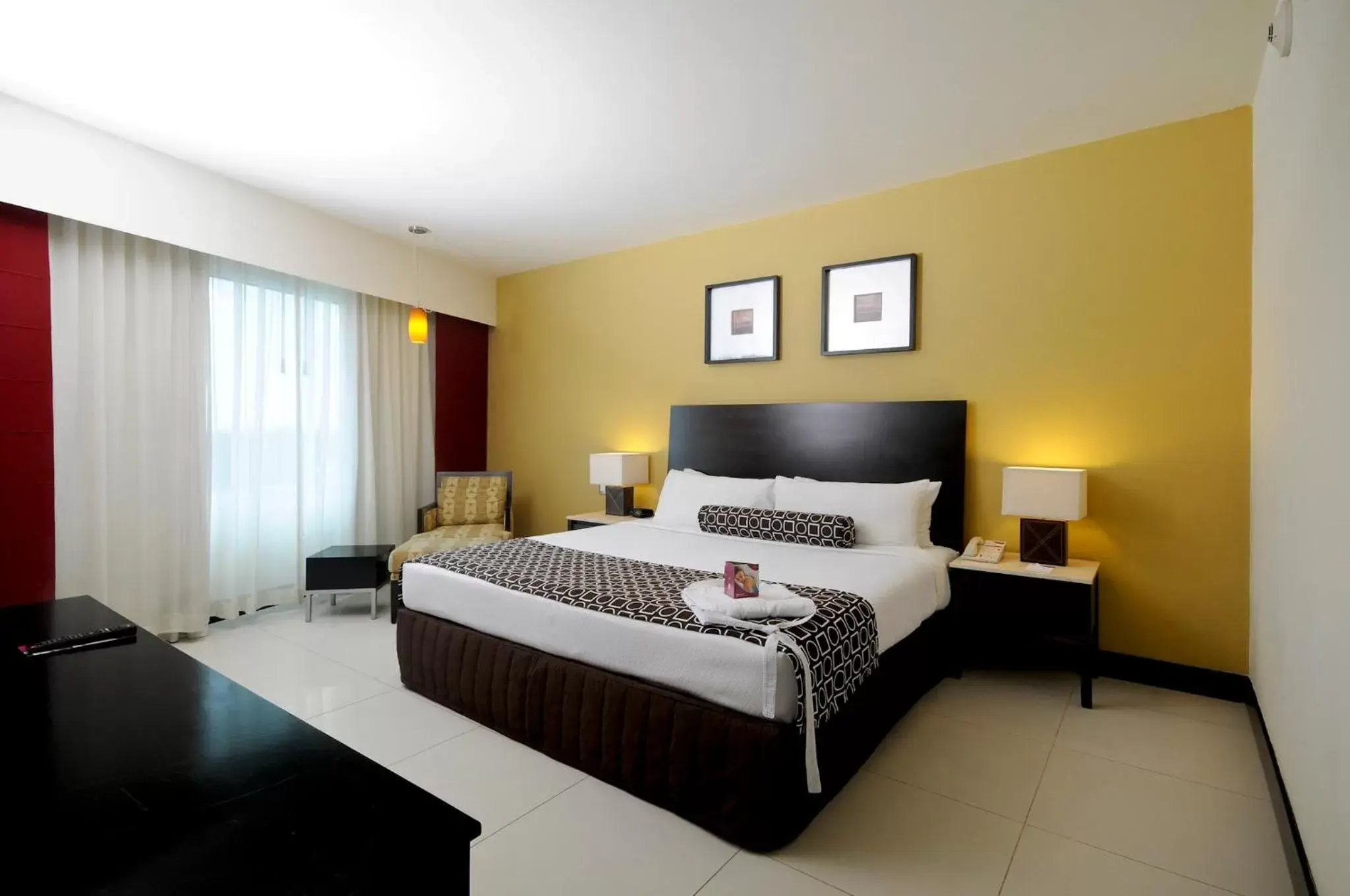 Photo of the whole room, Bed in Crowne Plaza Villahermosa, an IHG Hotel