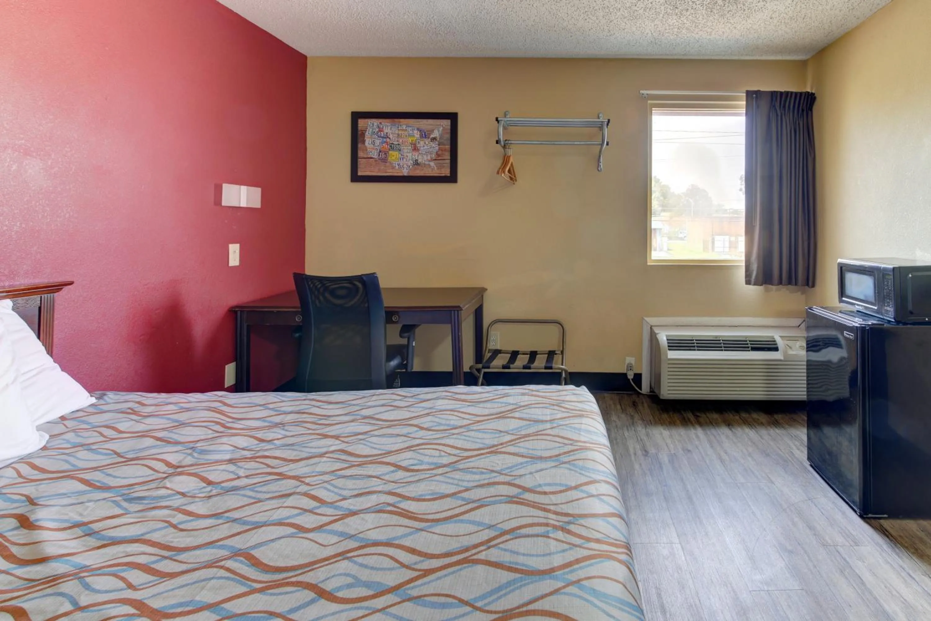 Bed in Econo Lodge Virginia Beach Town Center