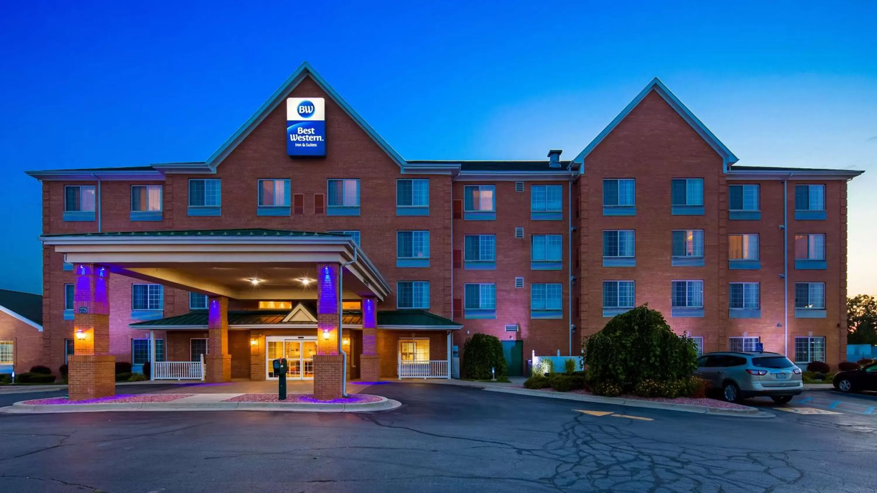 Property Building in Best Western Executive Inn & Suites