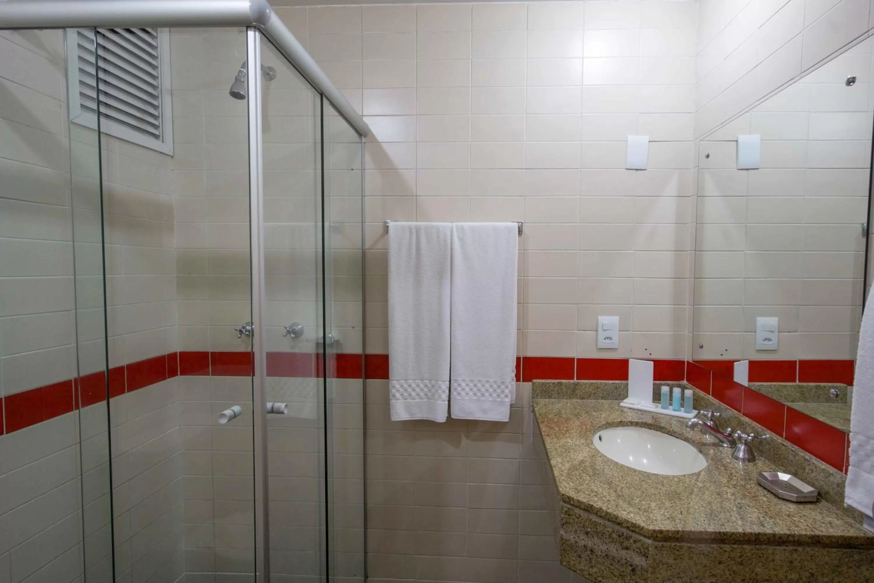 Superior Twin Room - single occupancy in Bristol Metropolitan Curitiba Centro