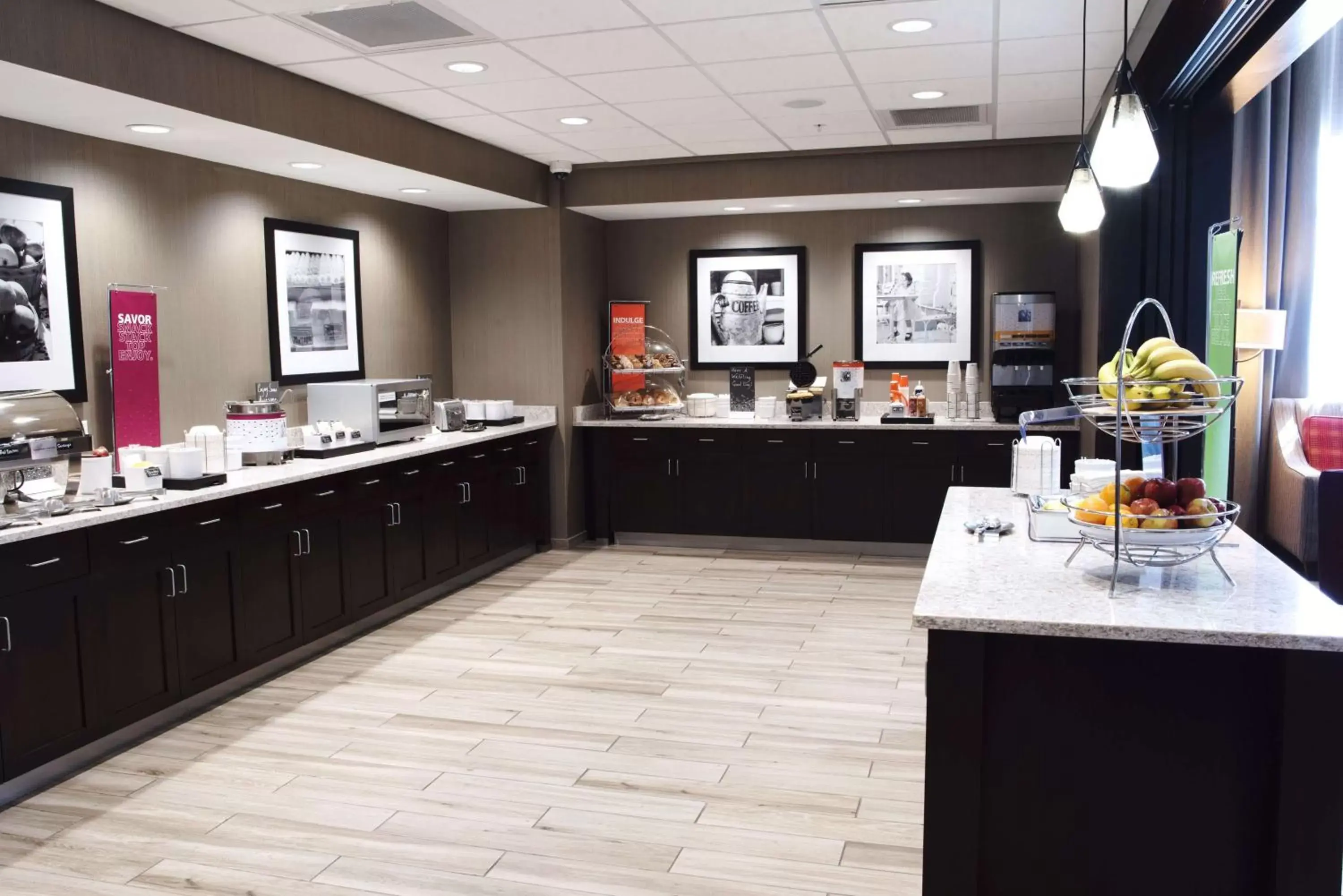 Breakfast, Restaurant/Places to Eat in Hampton Inn By Hilton - Suites Des Moines-Urbandale IA