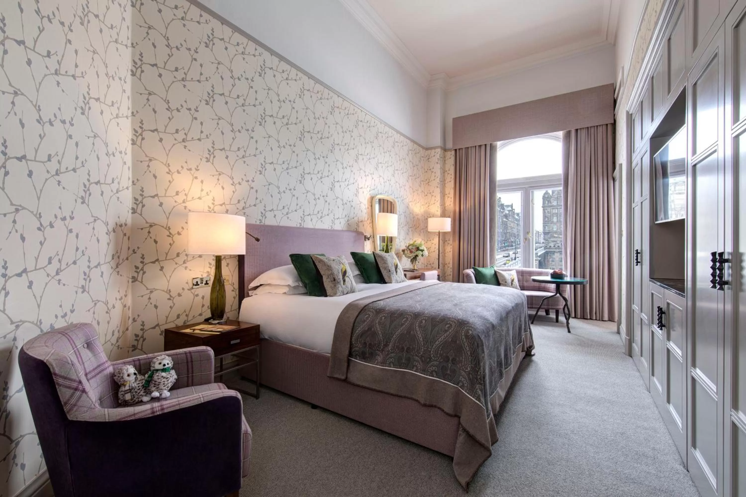 Photo of the whole room, Bed in The Balmoral Hotel