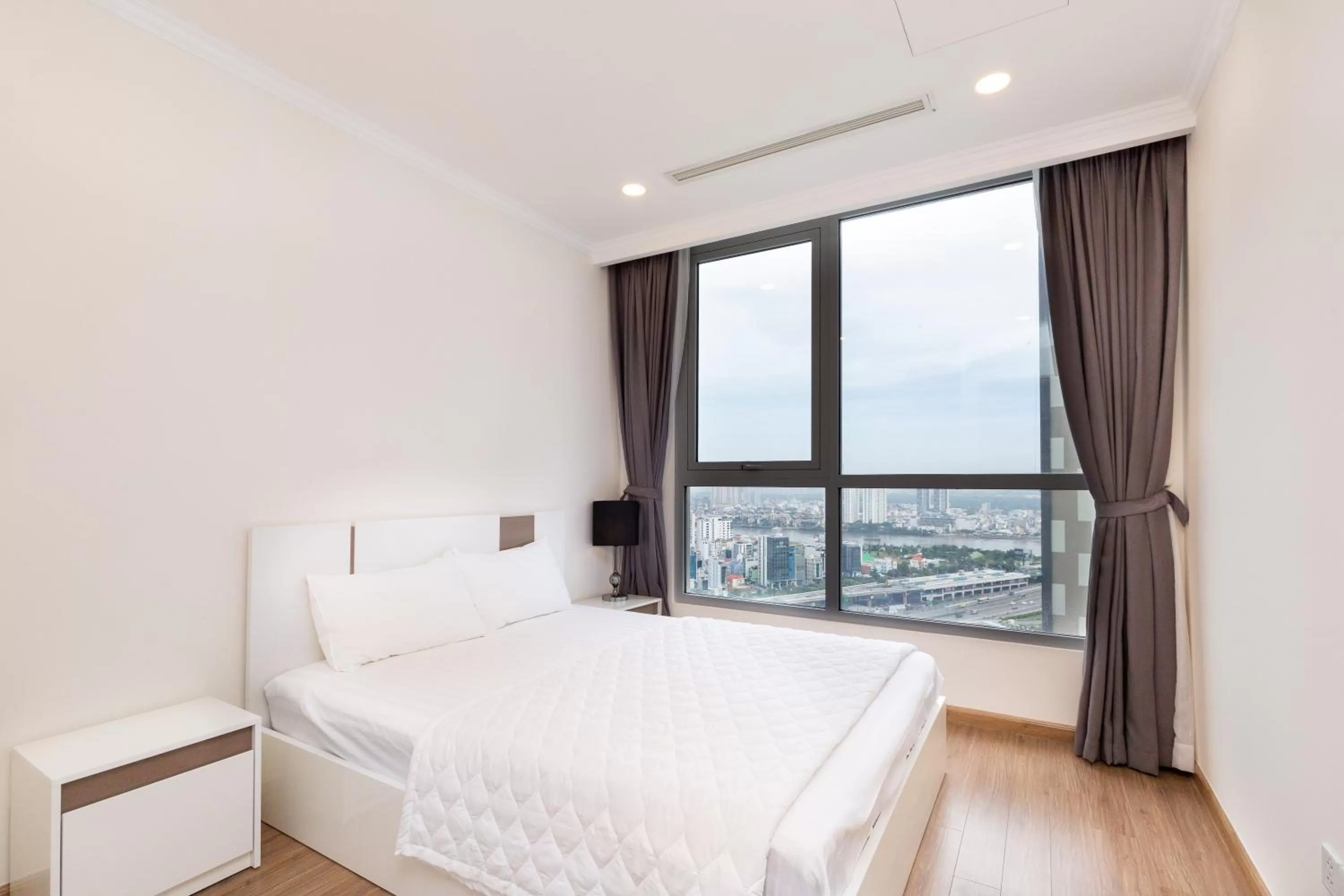 Bed in Vinhomes Central Park-Nice Homes