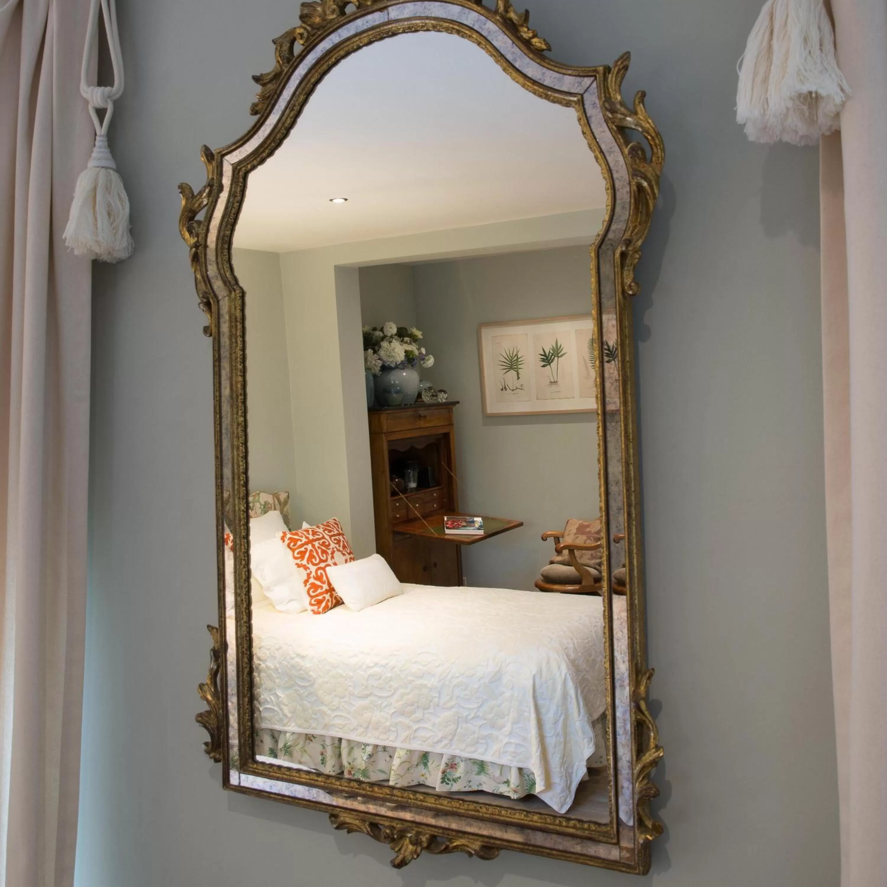 Bed in TWO ROOMS IN BRUGES