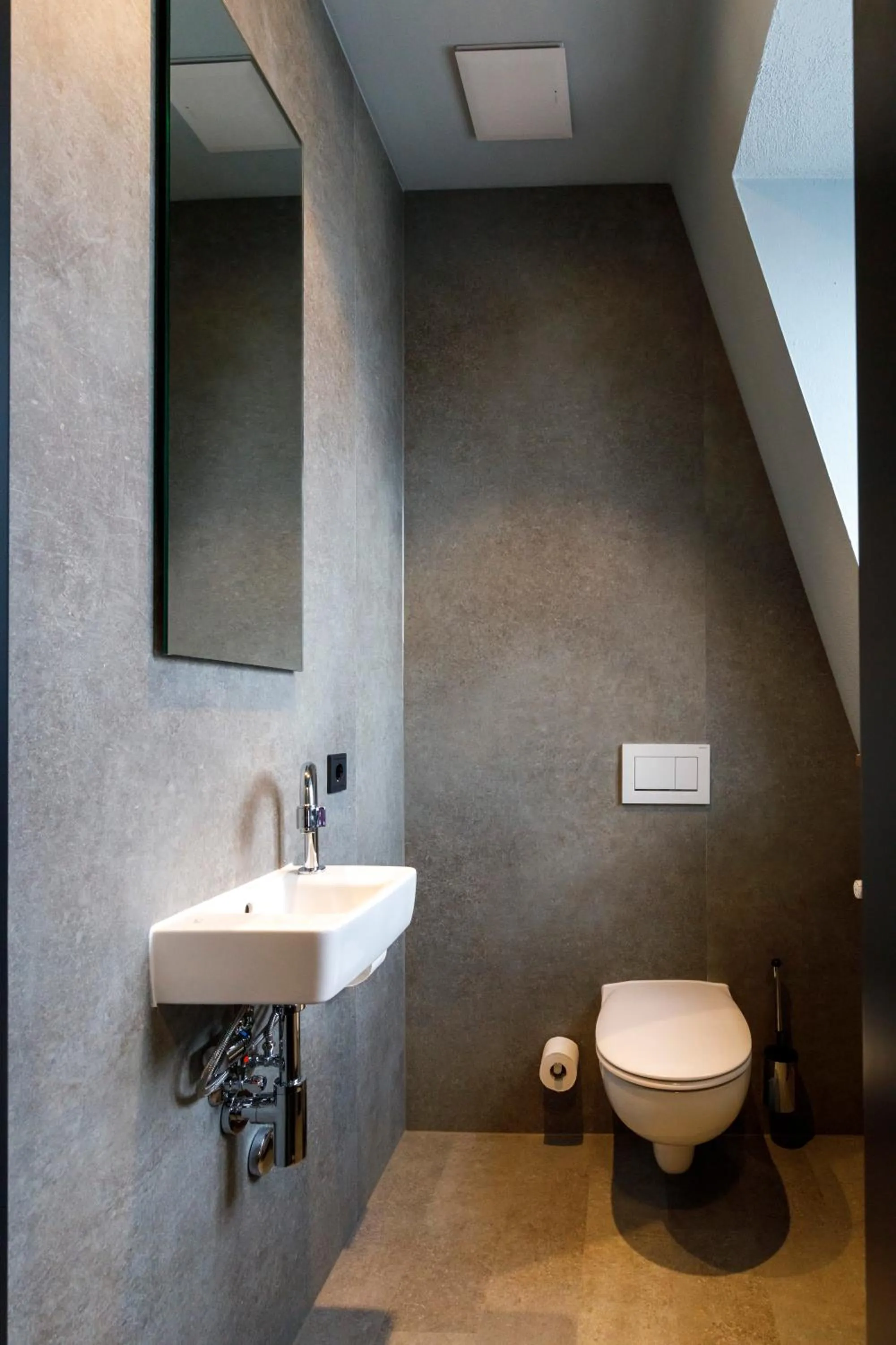 Toilet, Bathroom in Jugendherberge Würzburg