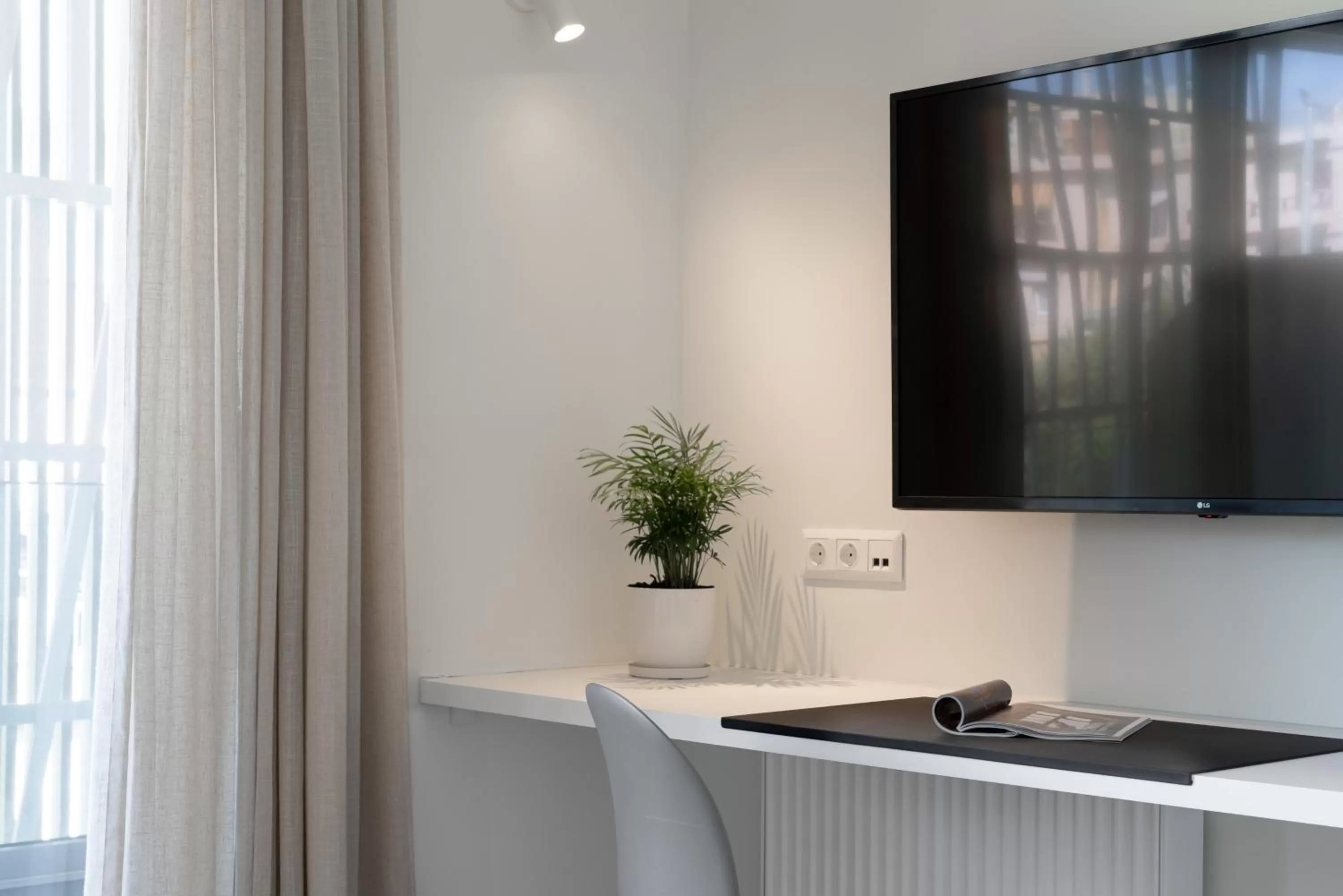 TV and multimedia in Athens Hill Luxury Apartments