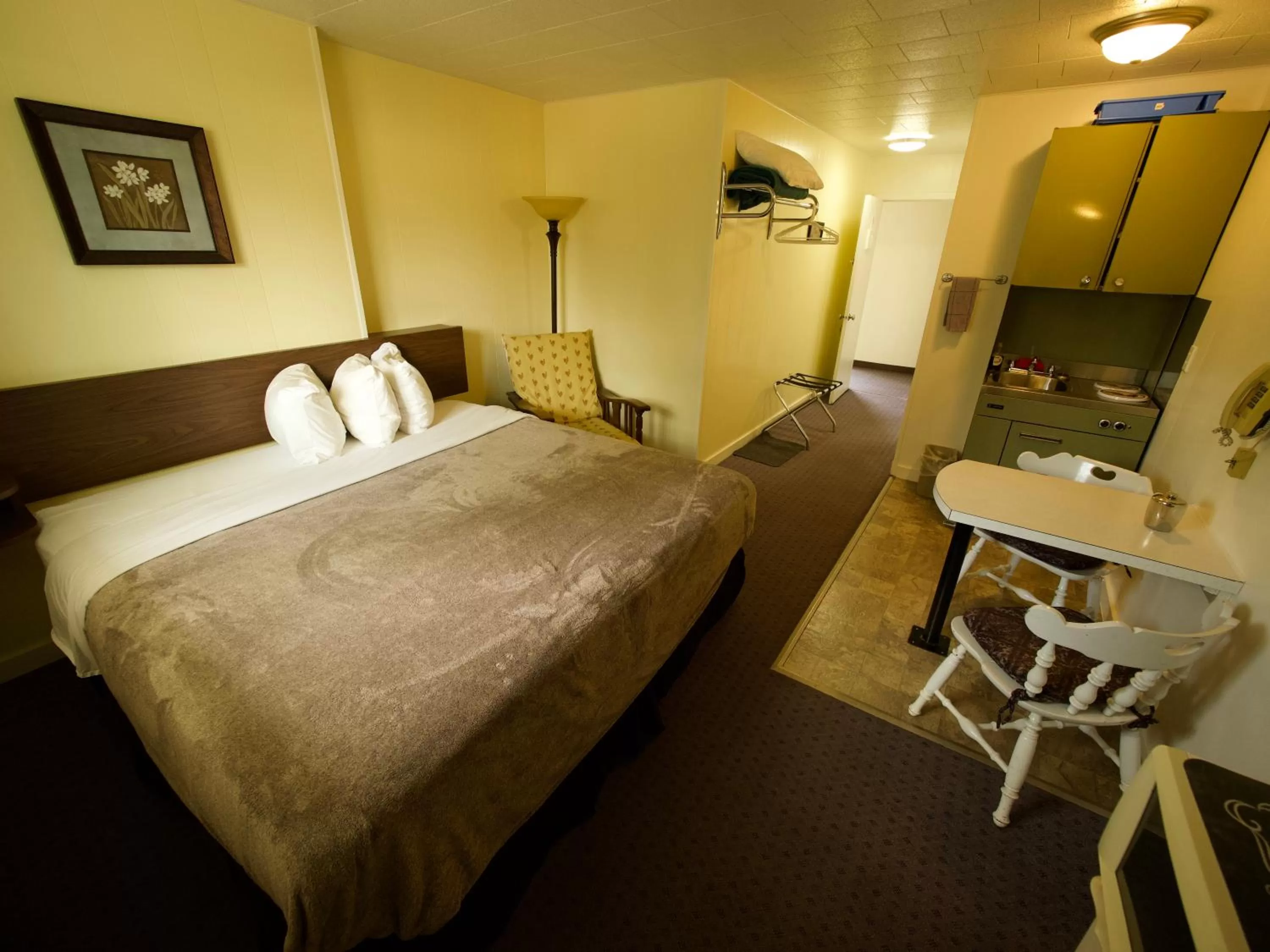 Bed in Creston Valley Motel