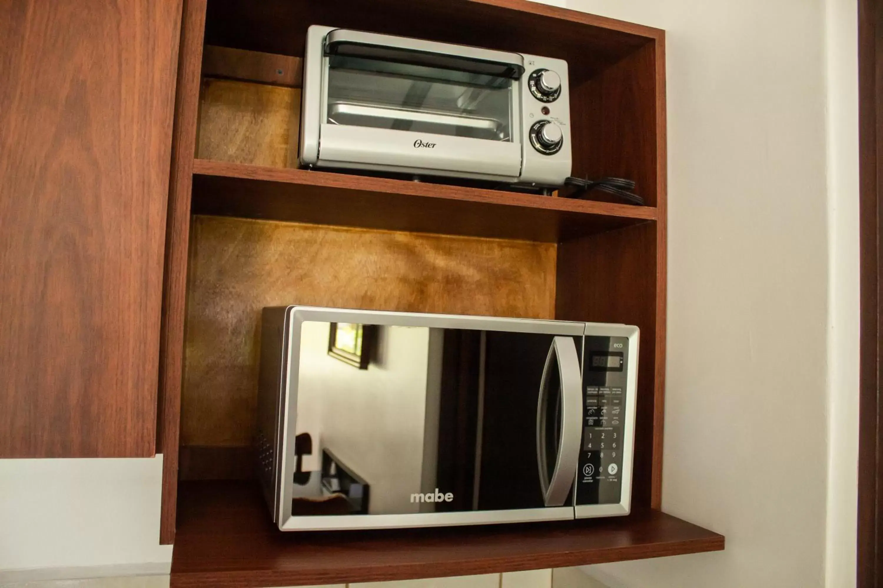 Kitchen or kitchenette, TV/Entertainment Center in Hotel Arenas en Punta Leona