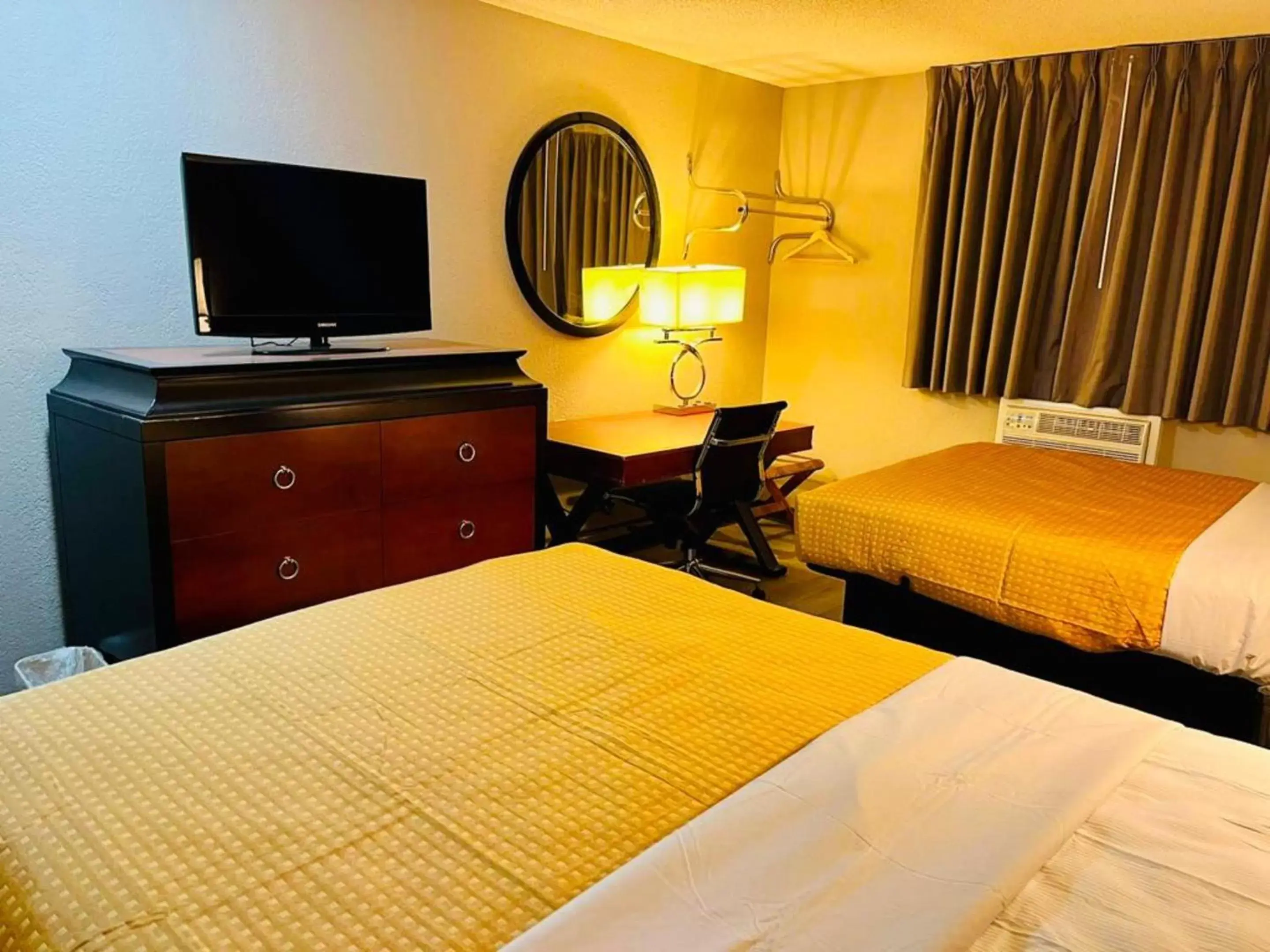 Bedroom, Bed in Super 8 by Wyndham Benton Harbor St Joseph Bedroom, Bed in Super 8 by Wyndham Benton Harbor St Joseph