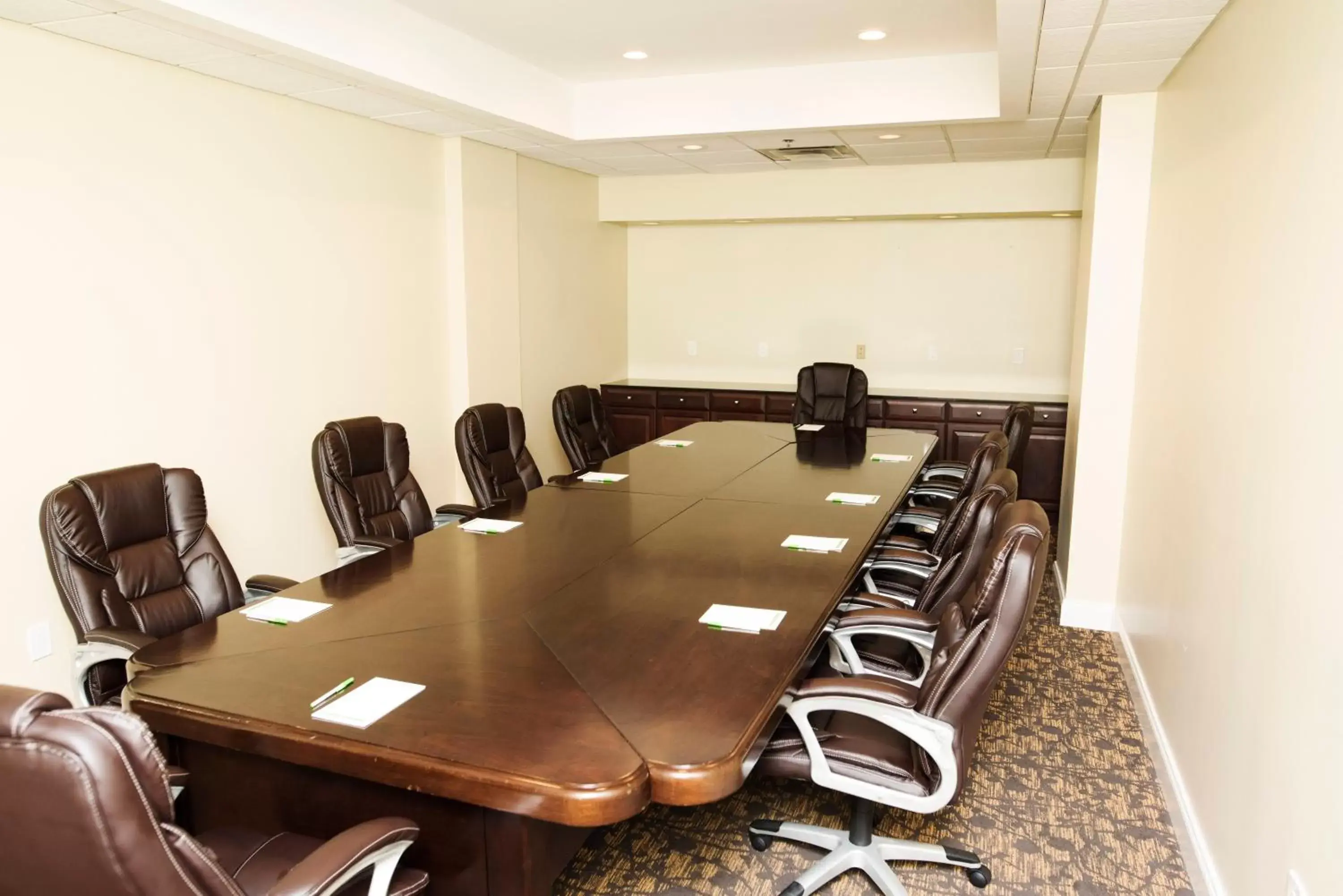 Meeting/conference room in Holiday Inn Birmingham-Airport, an IHG Hotel