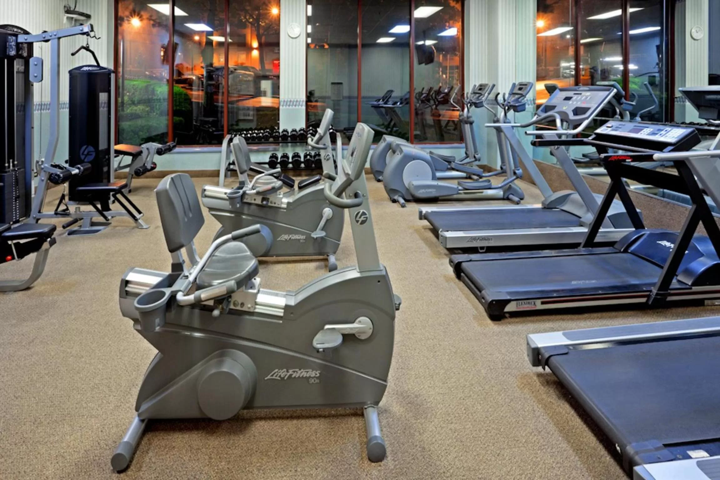 Fitness centre/facilities in DoubleTree by Hilton New York-LaGuardia