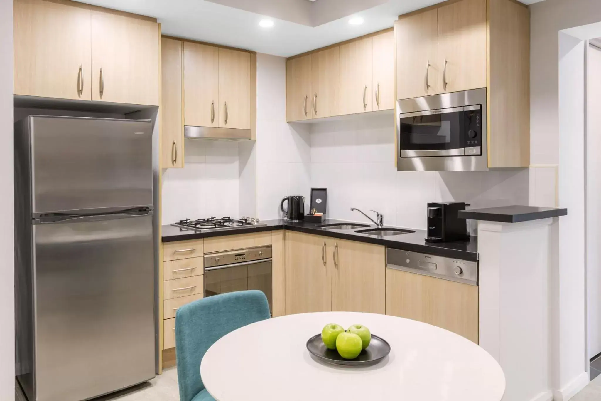 Kitchen or kitchenette, Kitchen/Kitchenette in Meriton Suites Pitt Street, Sydney