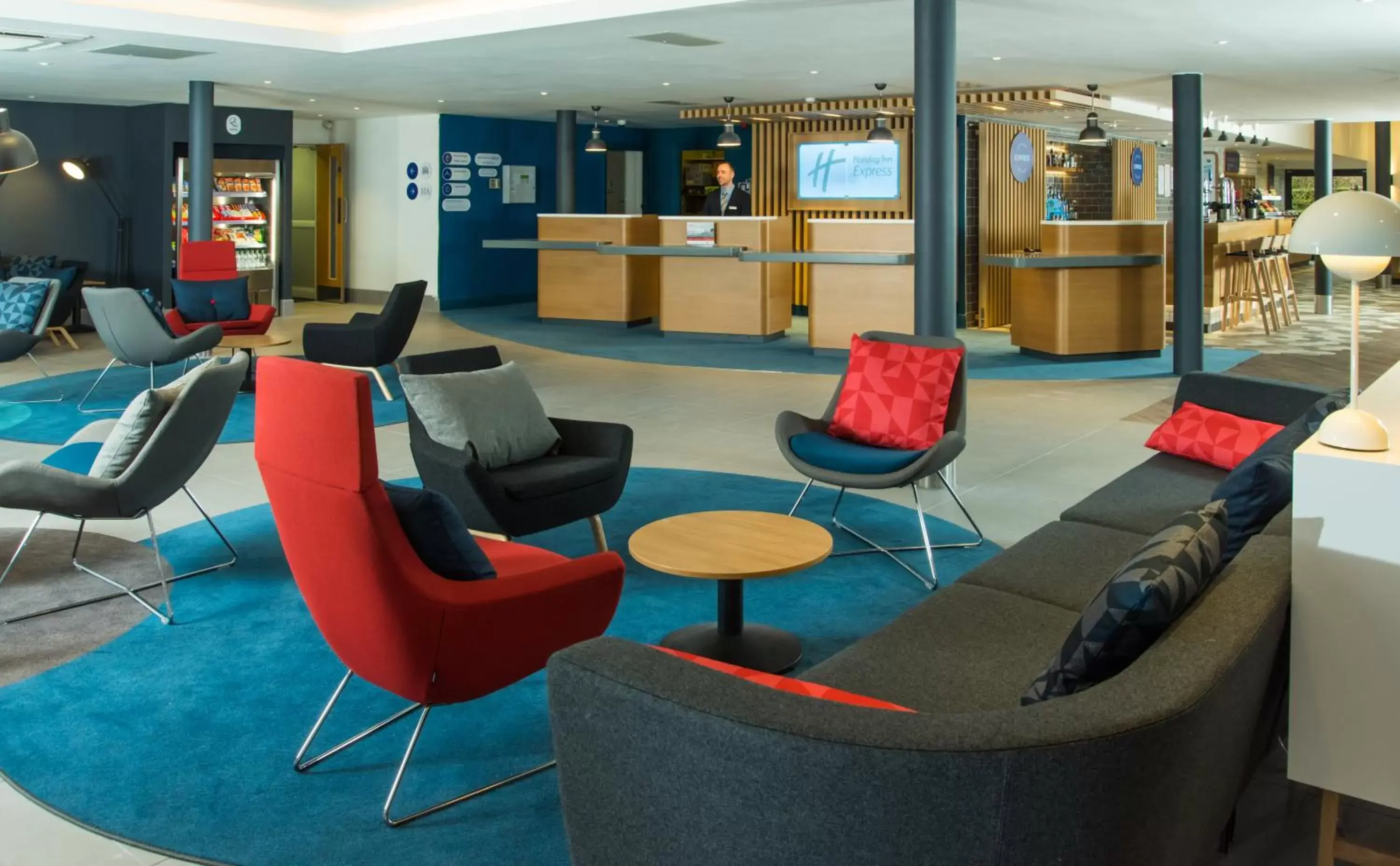 Lobby or reception, Lounge/Bar in Holiday Inn Express Birmingham NEC, an IHG Hotel